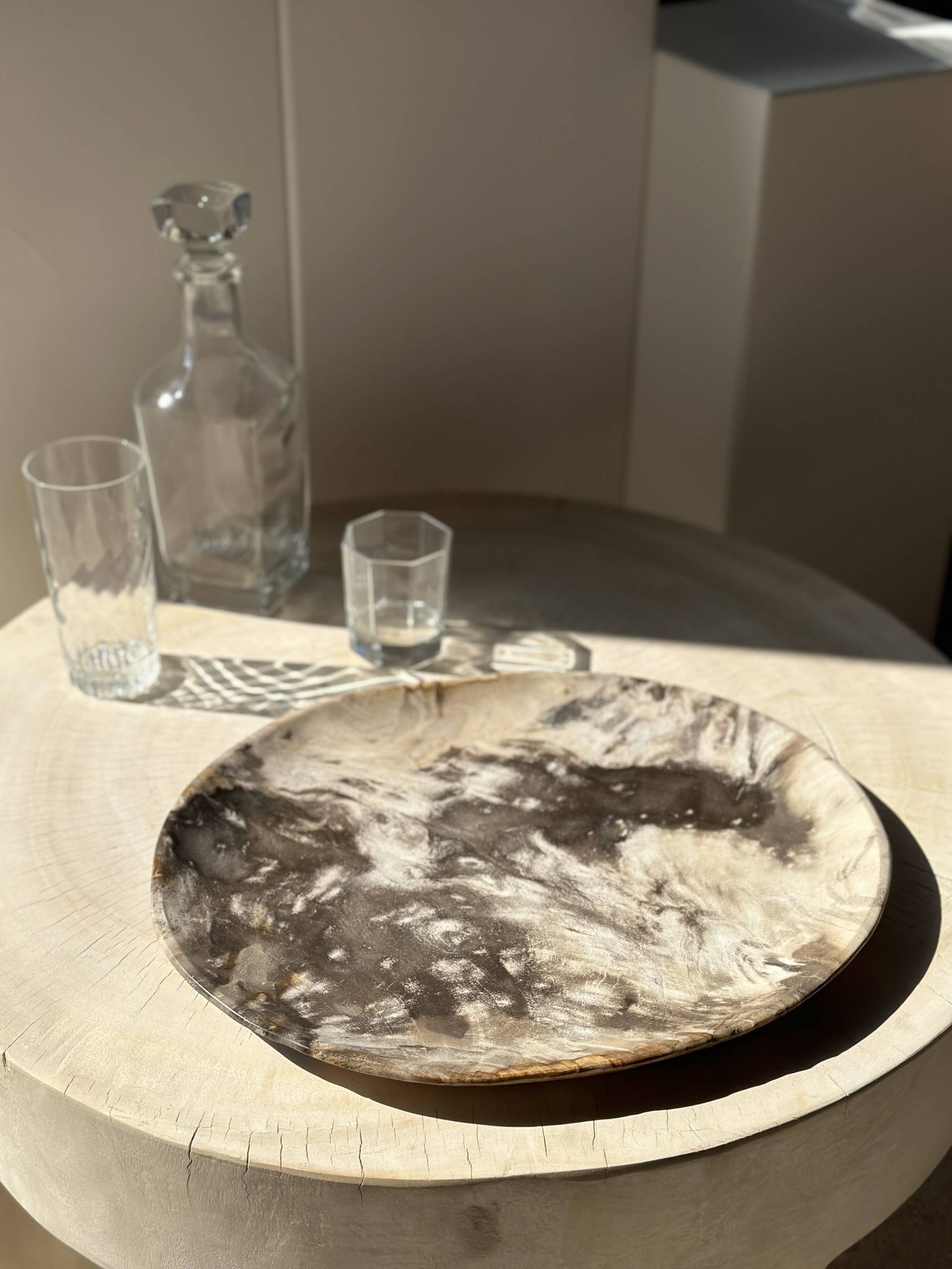 Très grand vide poche ou plat en bois pétrifié