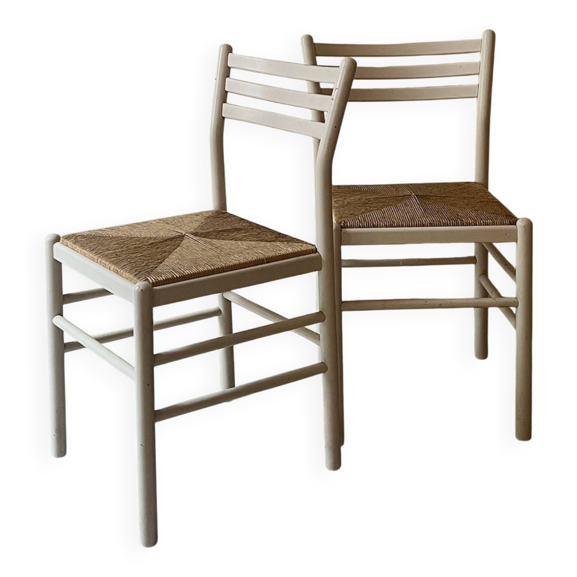 Paire de chaises vintage en bois blanc et paille