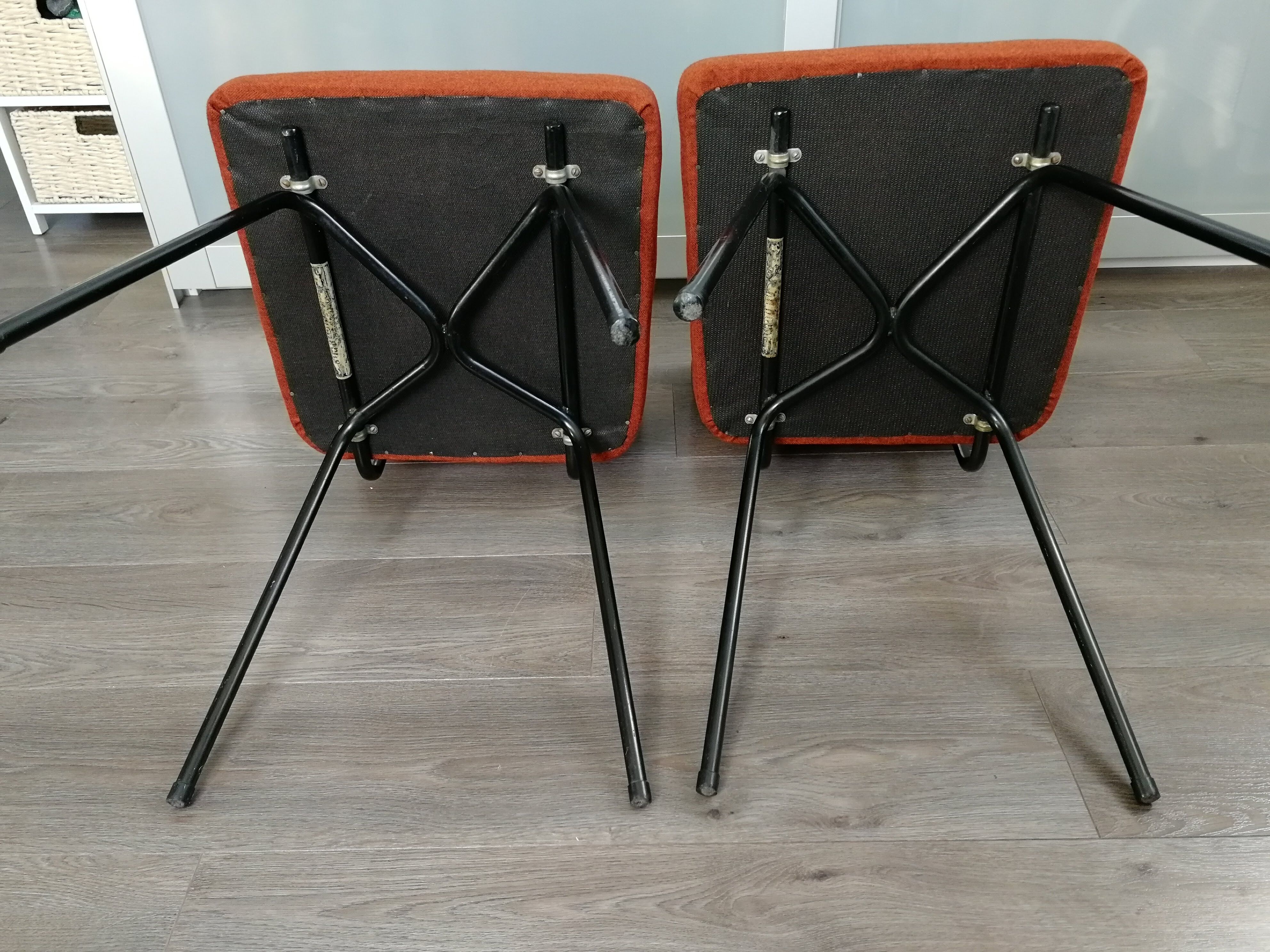 Paire de chaises C57 par Paul Geoffroy édition Airborne