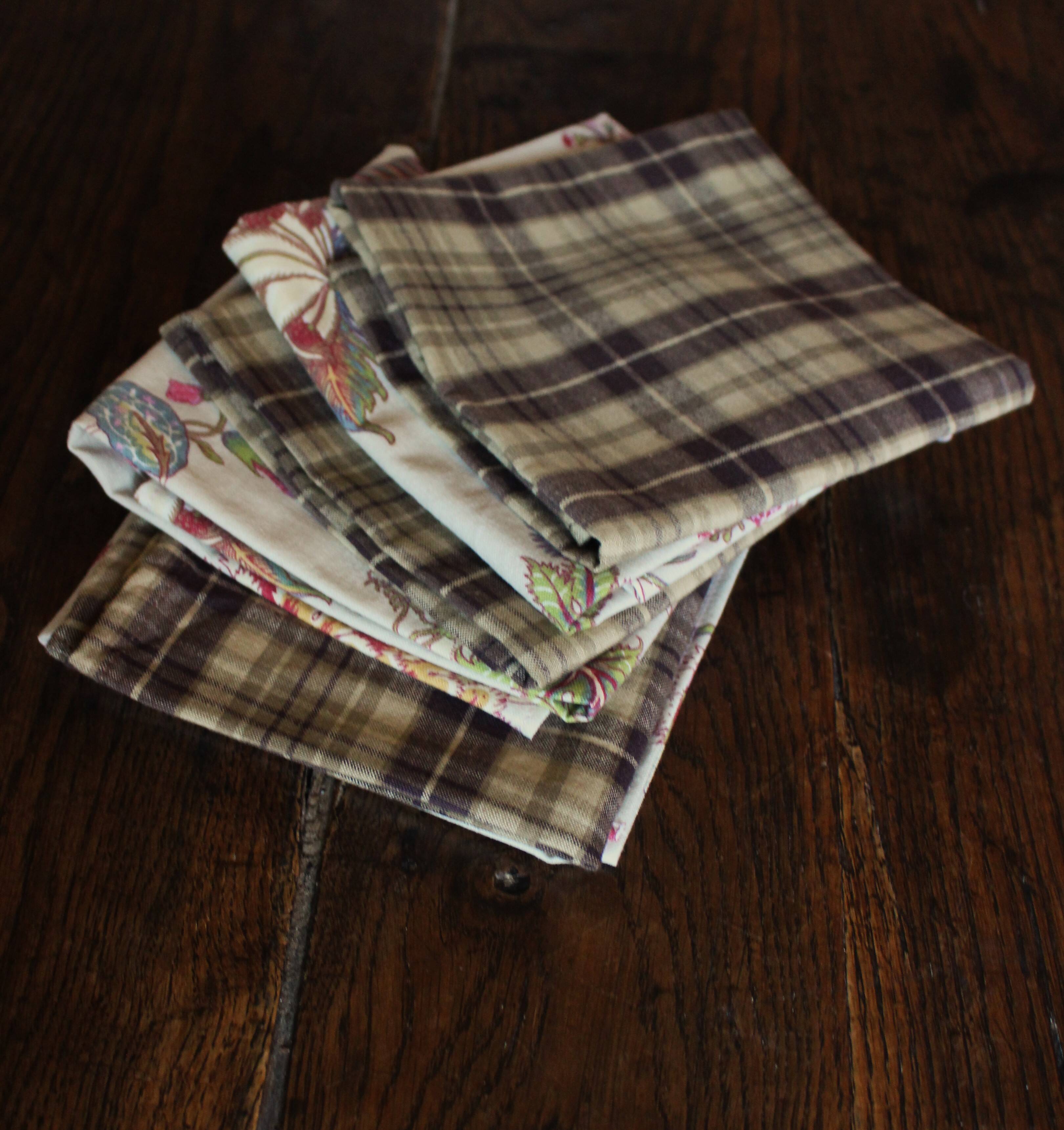 6 brown checkered napkins with vintage floral print