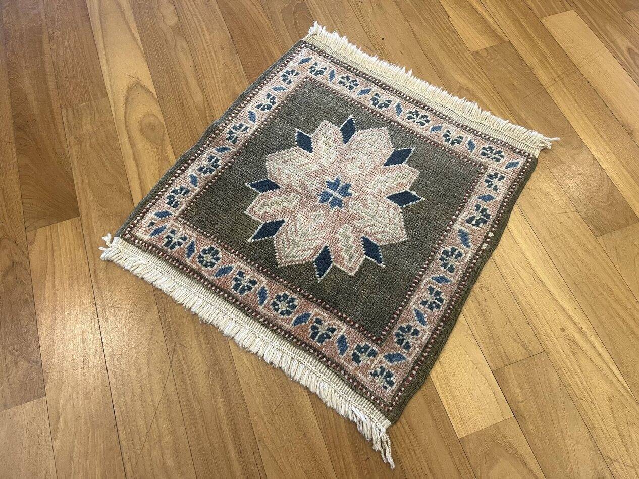 Tapis anatolien carré