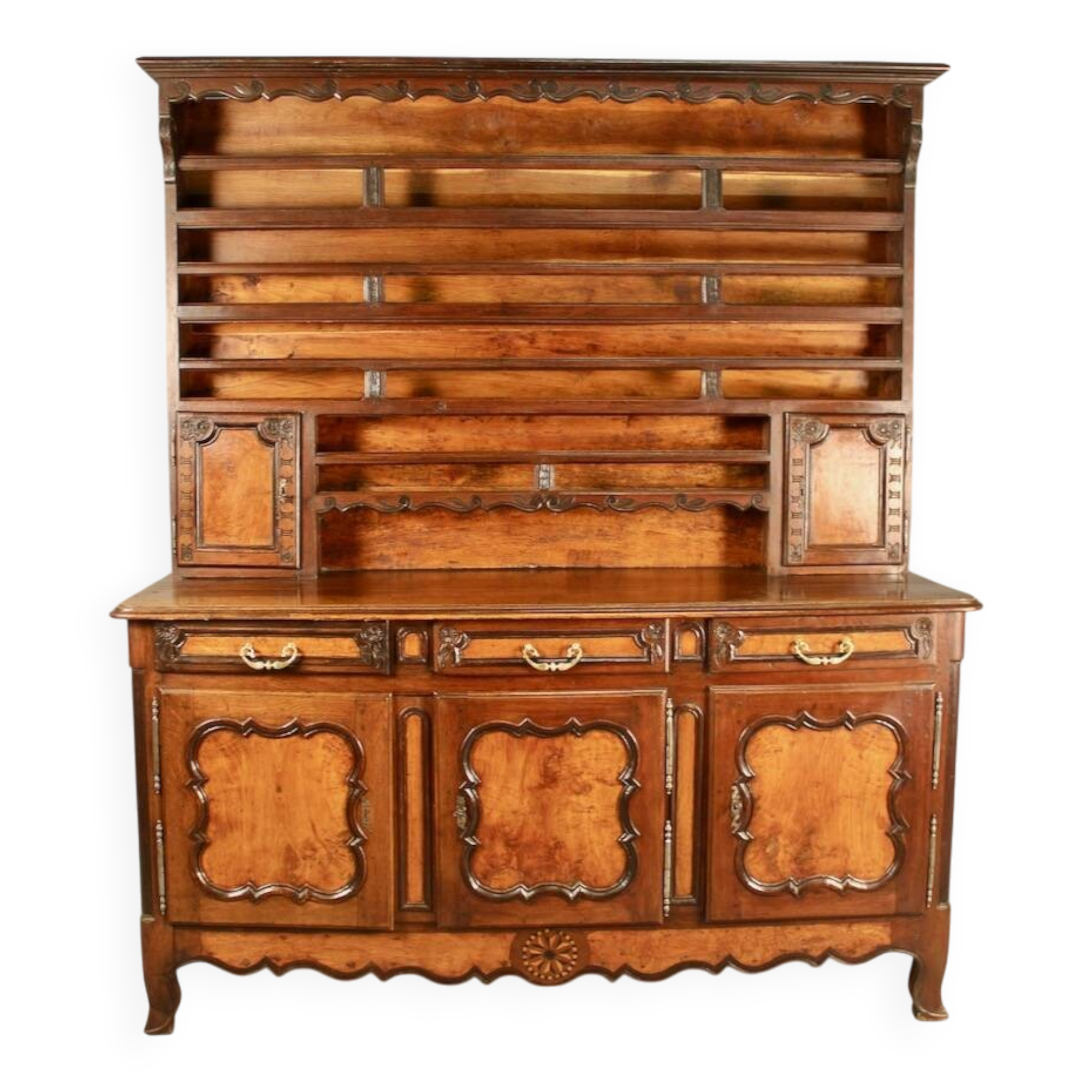 Vaisselier Louis XV en chêne et loupe de frêne