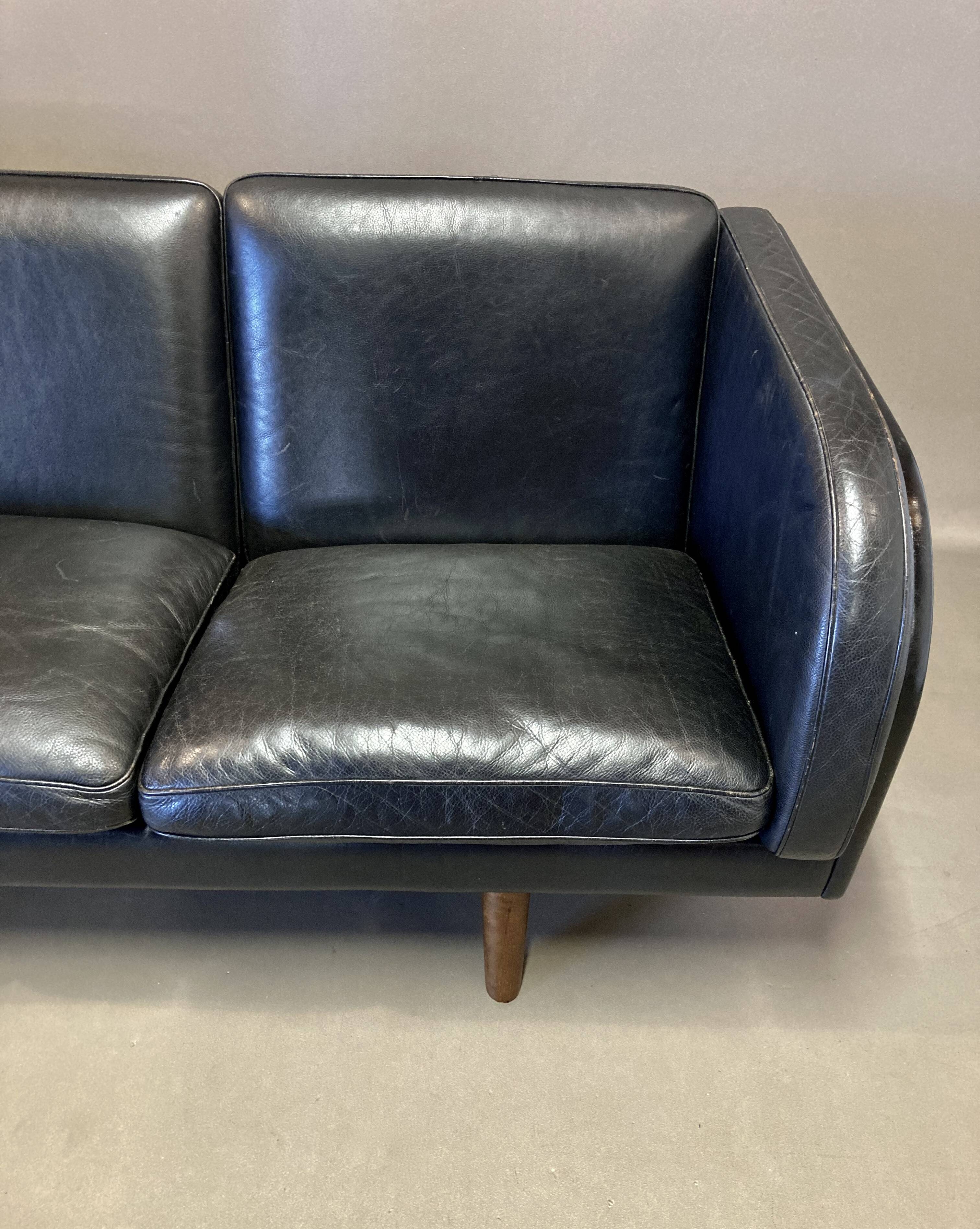3-seater black leather sofa Scandinavian design 1960