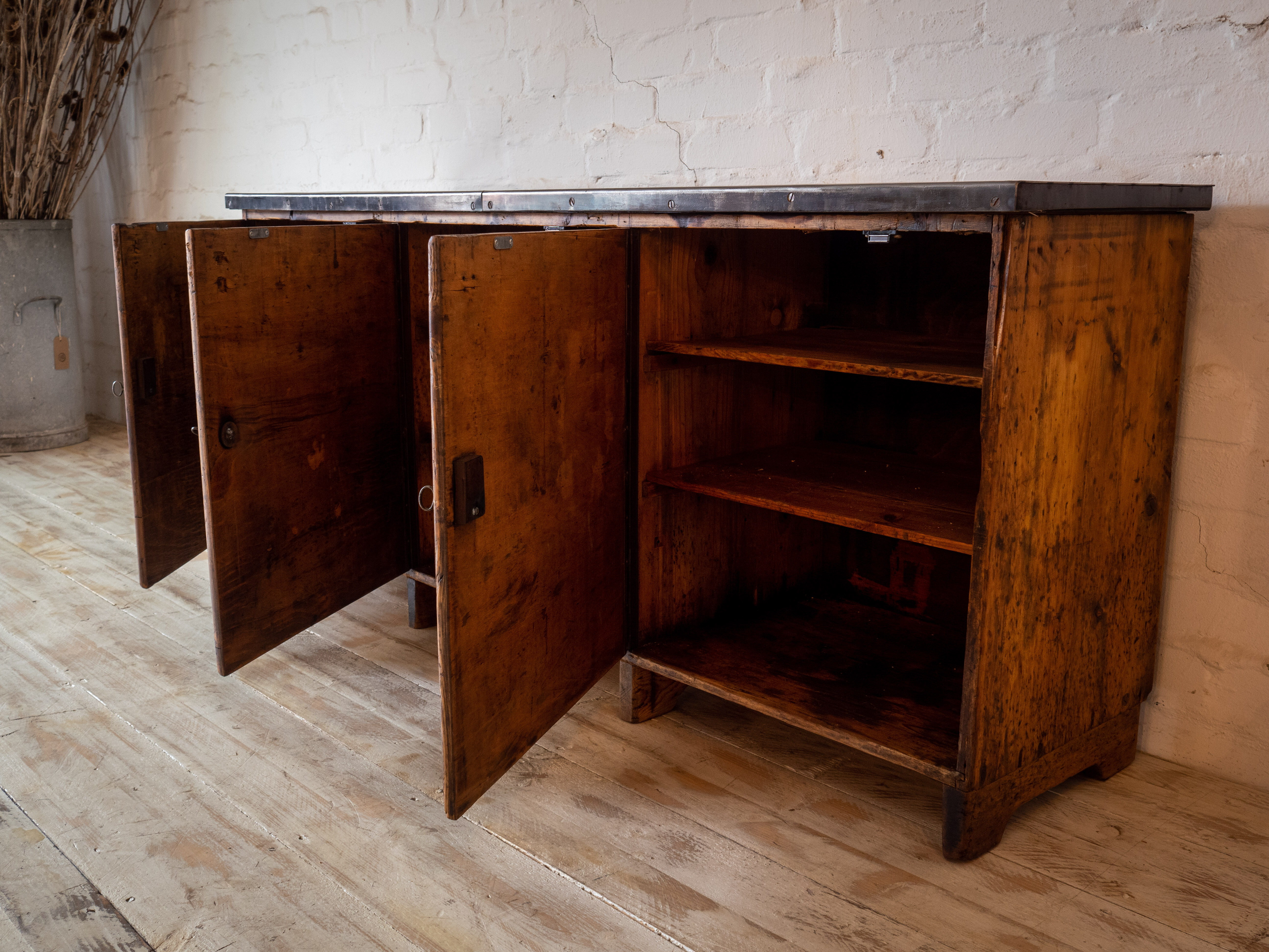 Industrial workshop cabinet sheet metal fitting "45EZ"