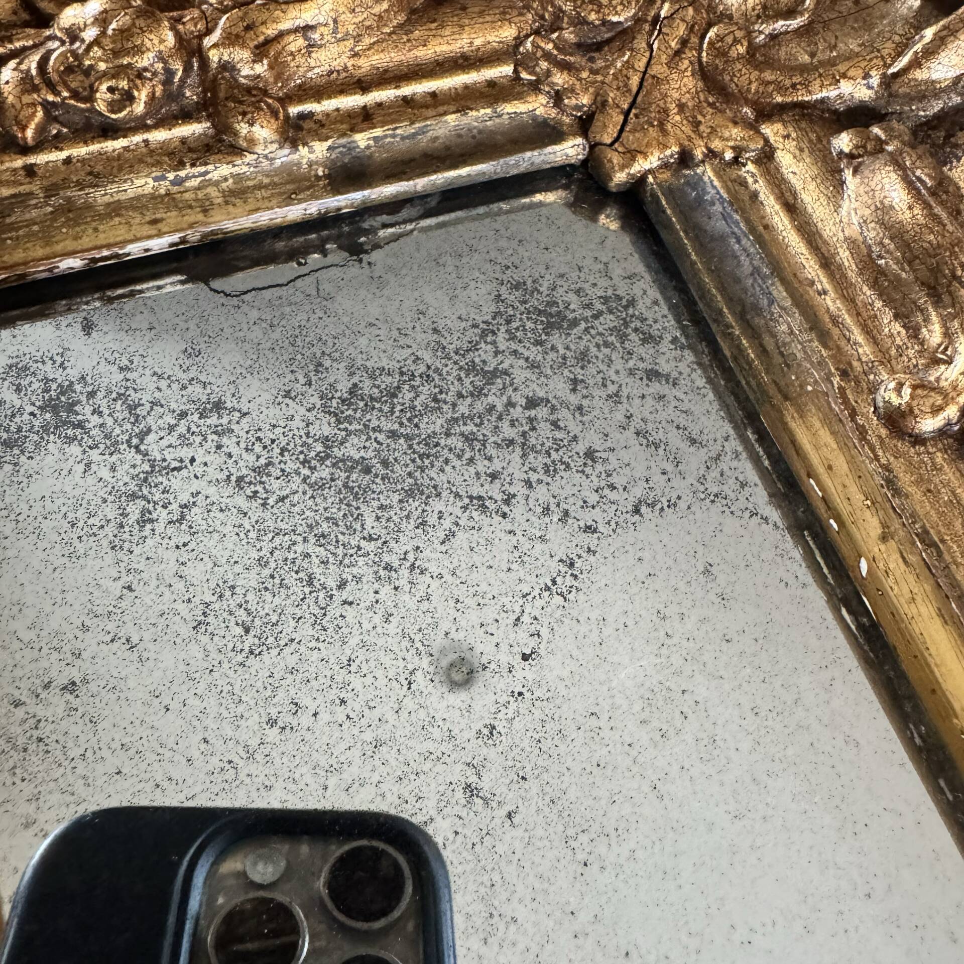 Miroir Louis XV, glace au mercure et bois doré, XIXe