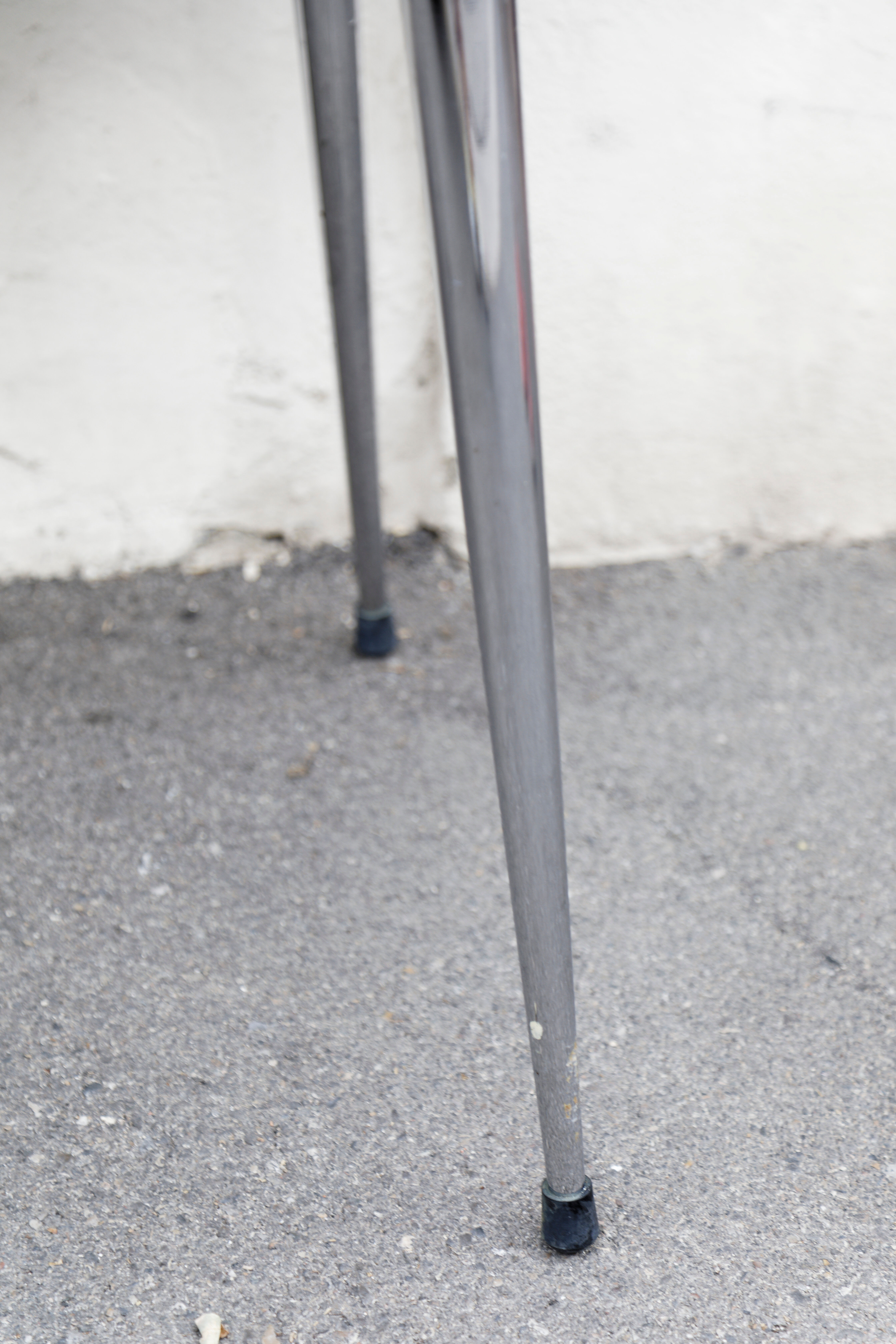 Formica table pattern water green