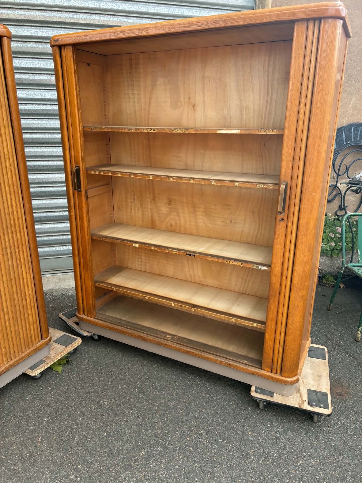 Armoire à étagères