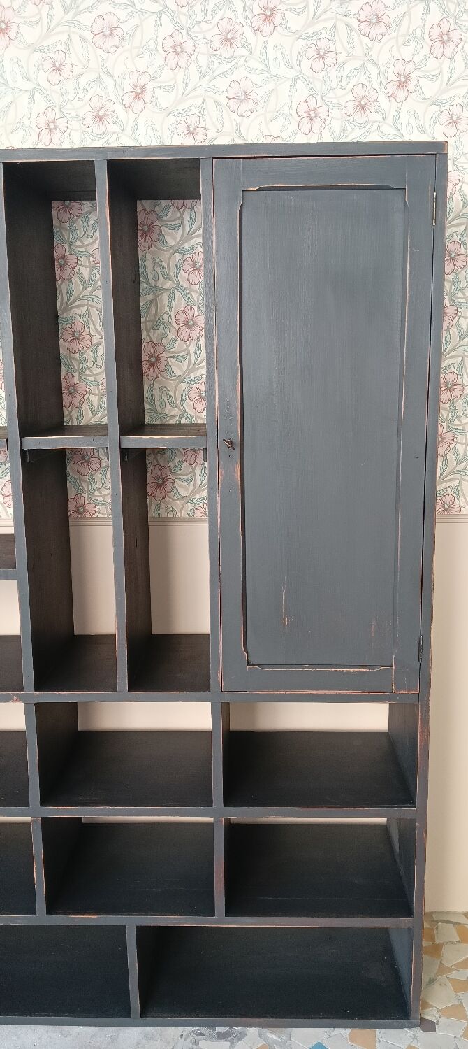 Cabinet with lockers