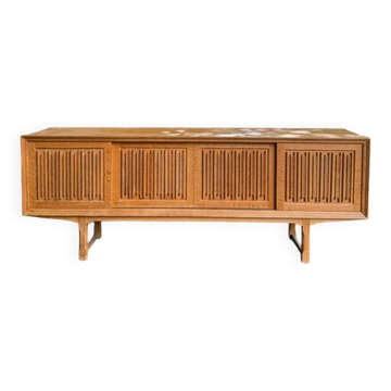 Low Oak Sideboard, Henry Kjaernulf Style, 1960-1970, Danish Design. Mid-Century Modern Style.