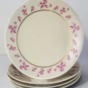 4 flat plates in fine Limoges porcelain from the Raynaud house.