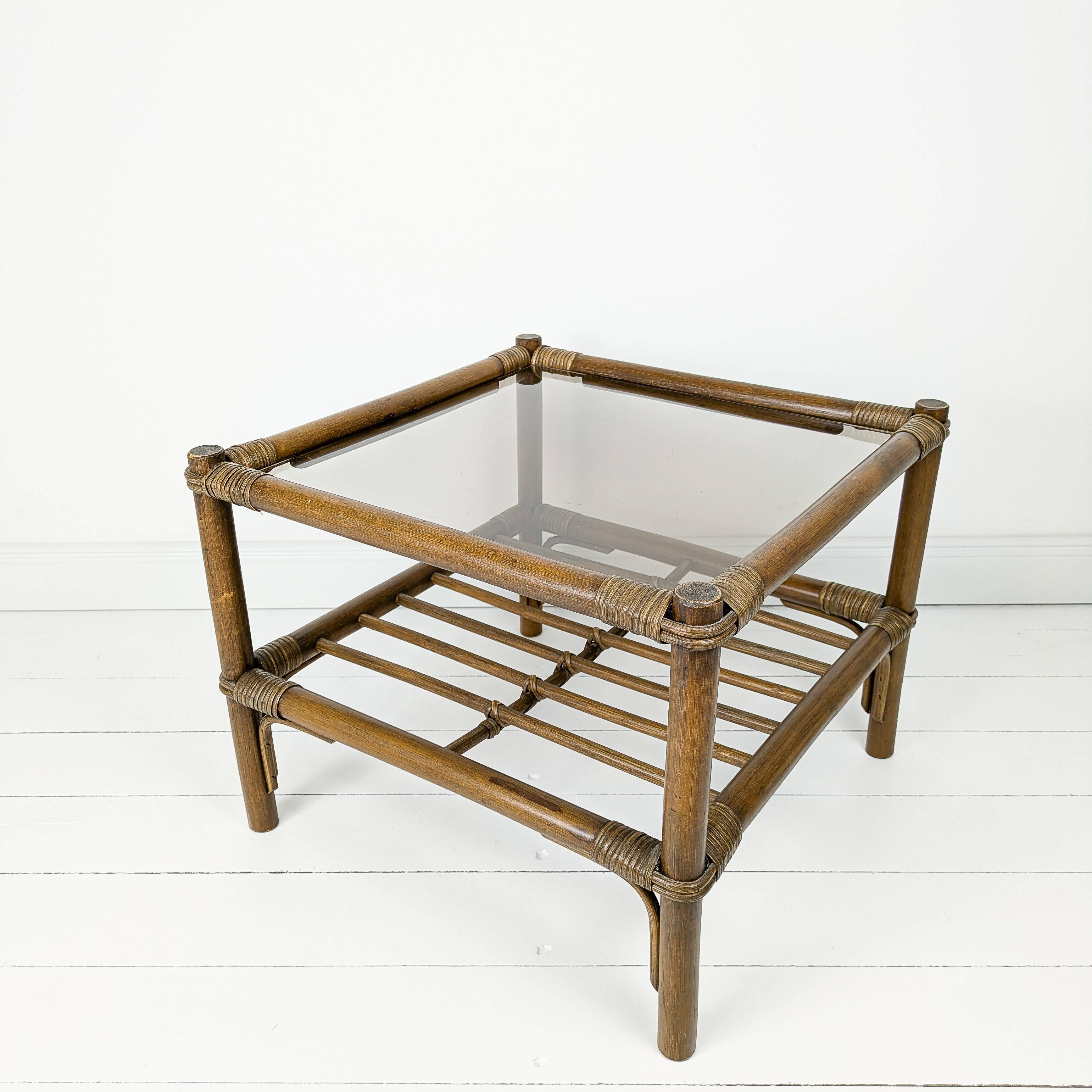 Table basse en bambou marron foncé plateau en verre Mid Century Vintage Rattan Skandi Boho Danish De