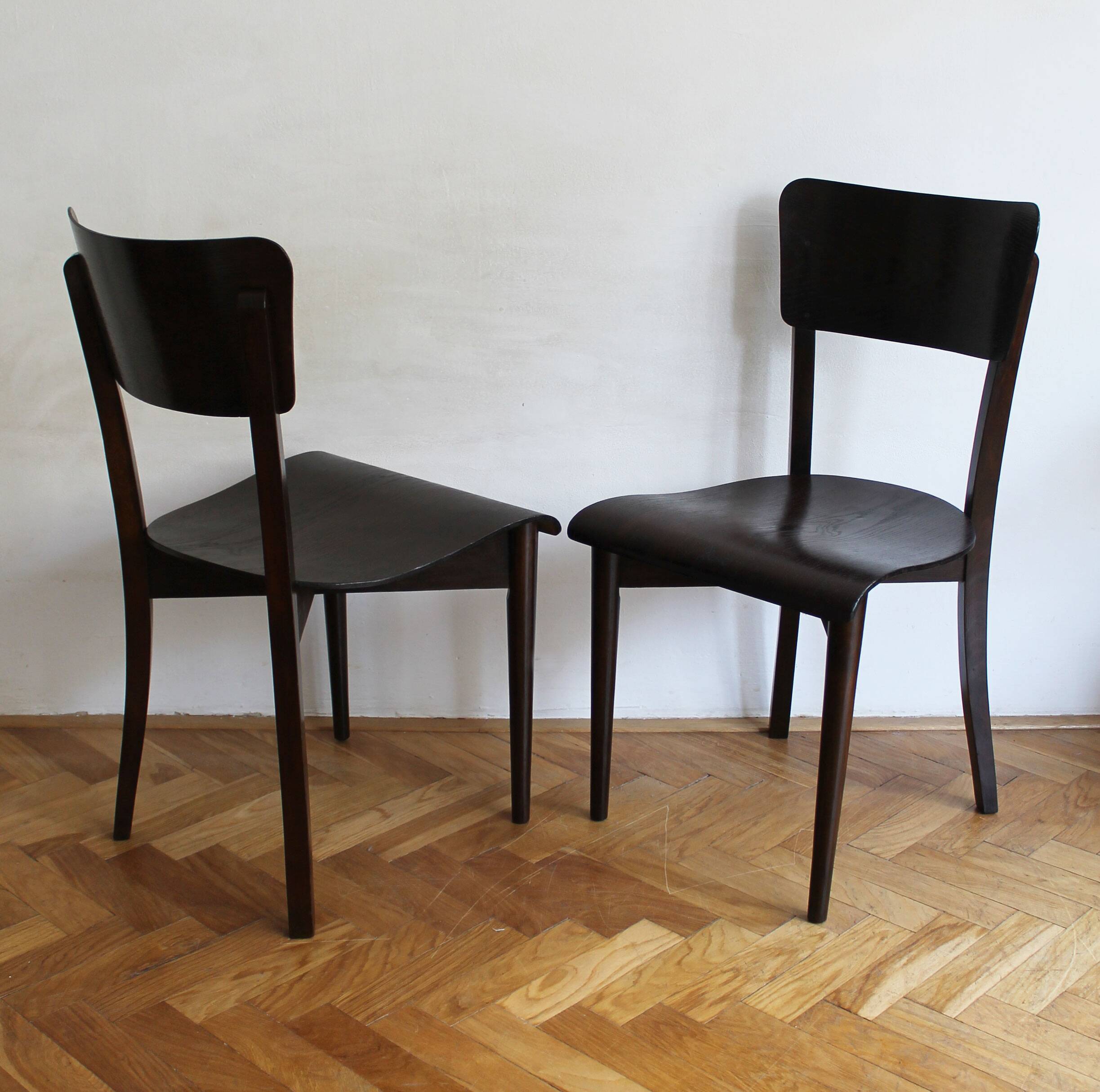 Chaises H-353 par Jindřich Halabala pour UP Brno, années 1930.