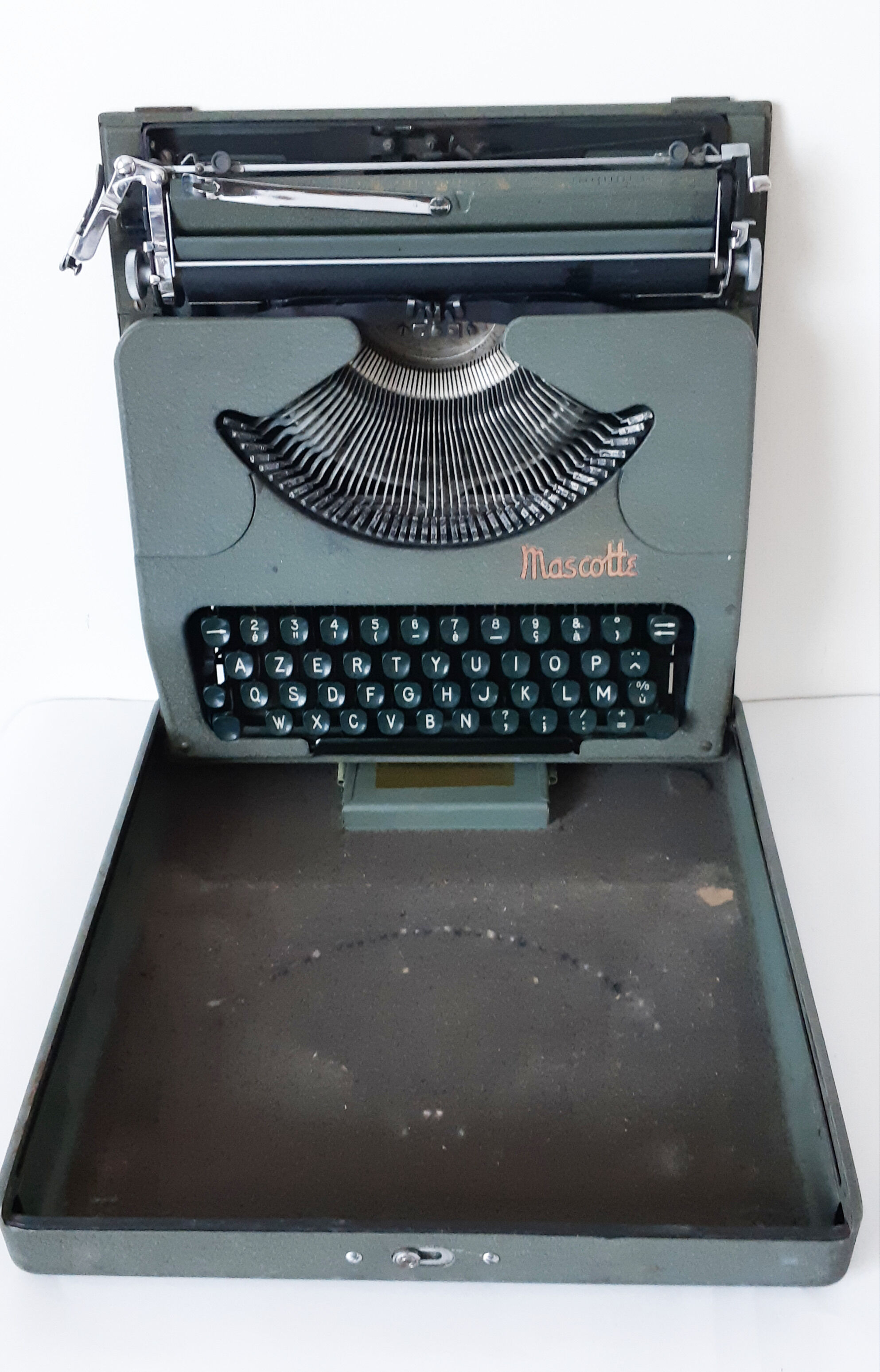 Olivetti Ivréa revised portable typewriter