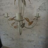 3-light pendant light in off-white color, gold edging and gold leaves