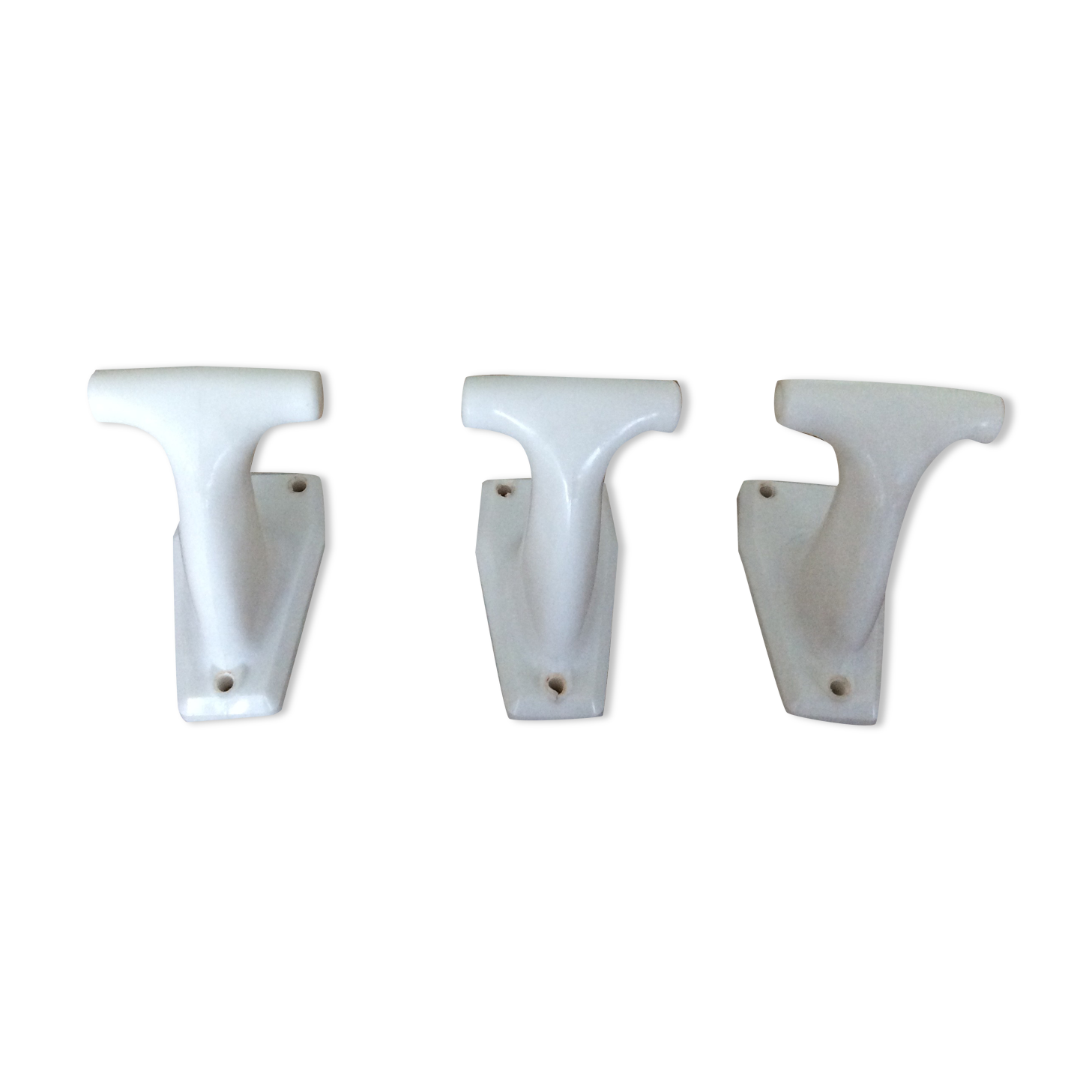 Series of 3 plastic hooks