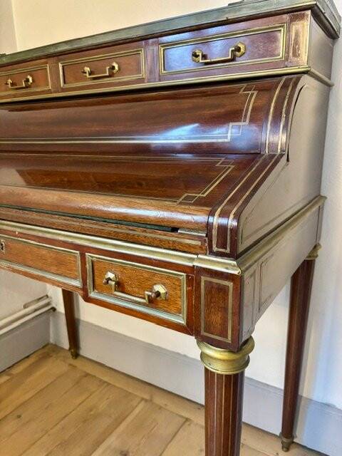 Cylinder desk with a system in mahogany in the Louis XVI style.