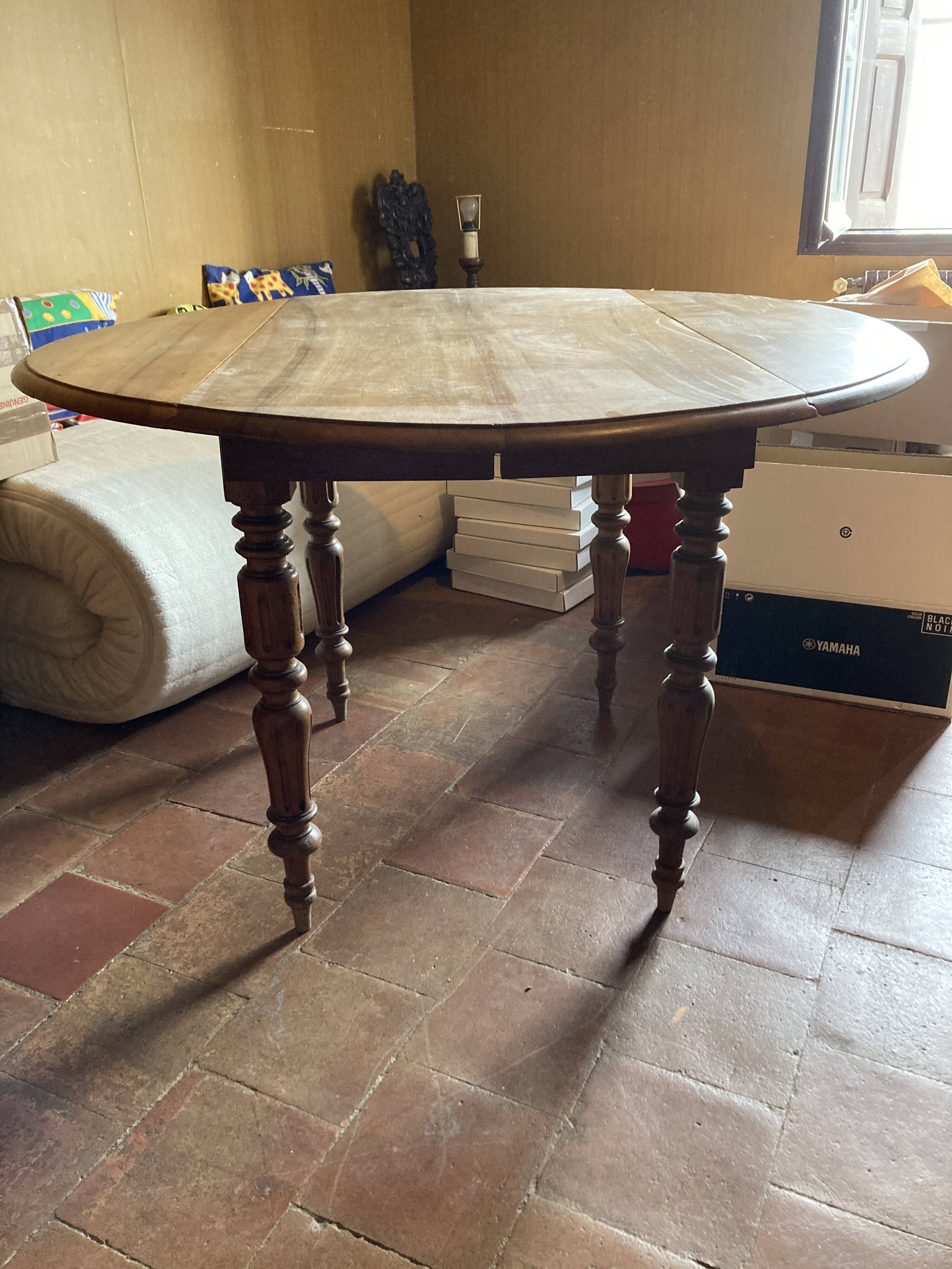 Louis Philippe Round Table