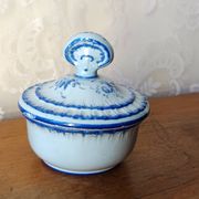 Powder pot or sugar bowl in Couleuvre porcelain, Rouen decoration - 1930