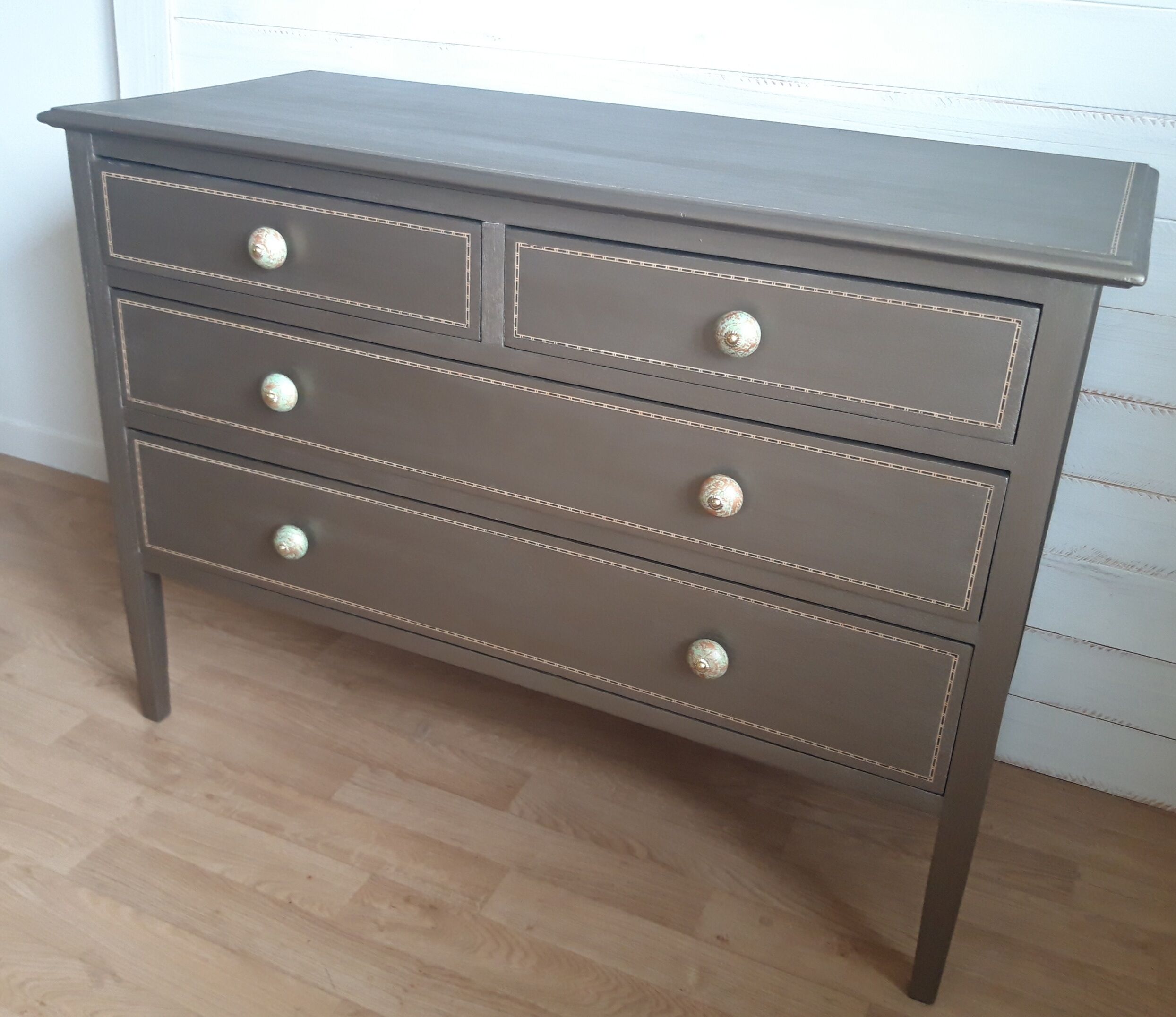 Antique chest of drawers