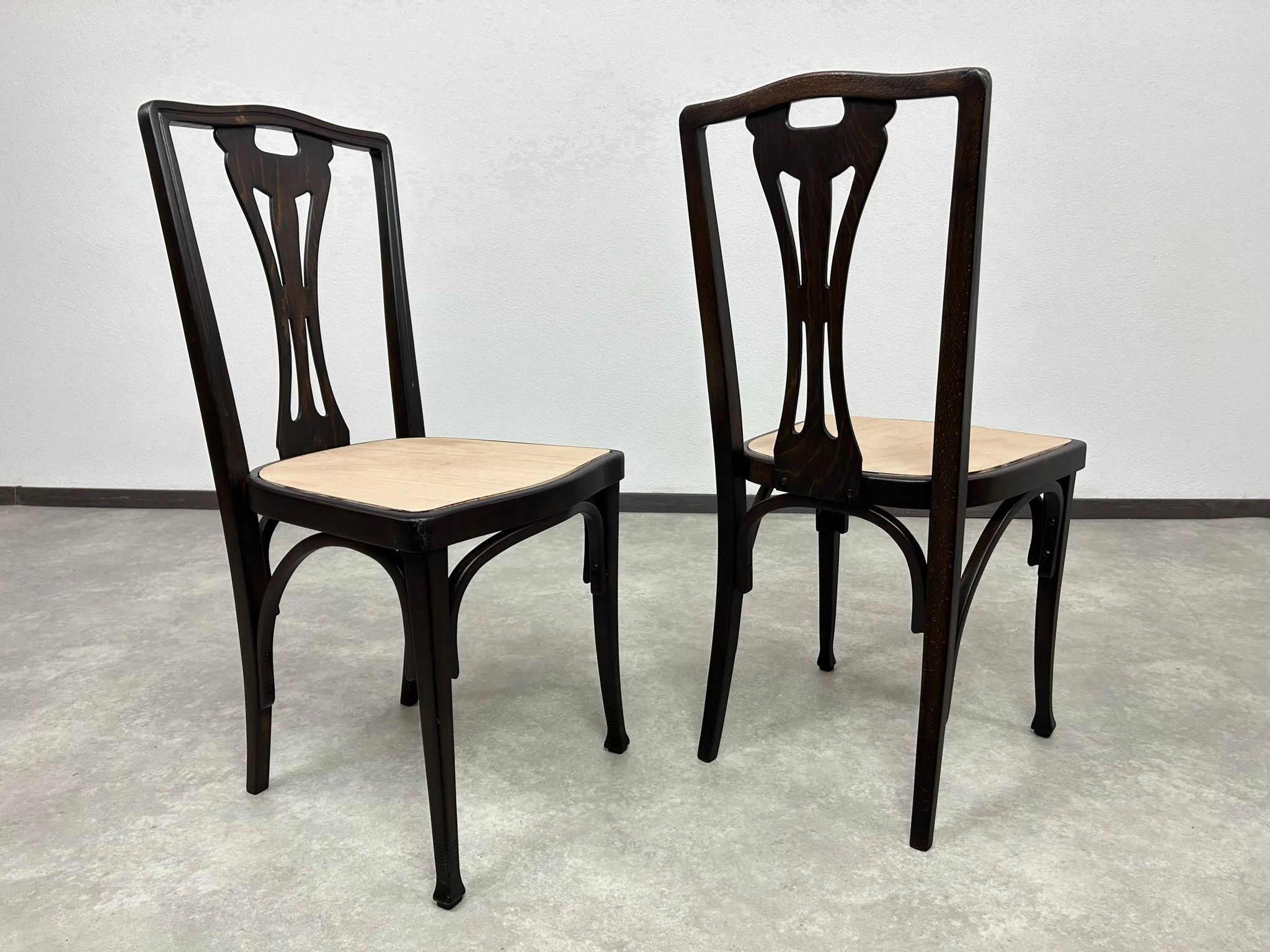 Set of 6 dining chairs no.319 by J&J Kohn