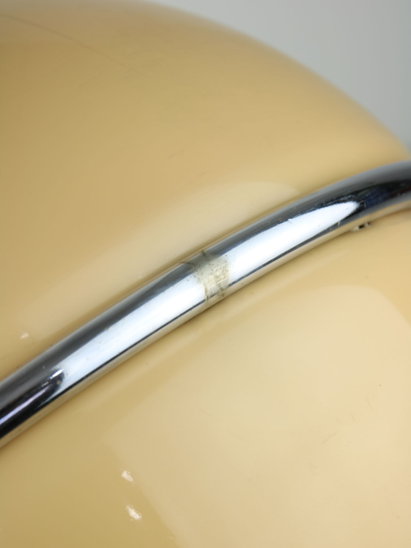 Italian Conchiglia lamp from Guzzini