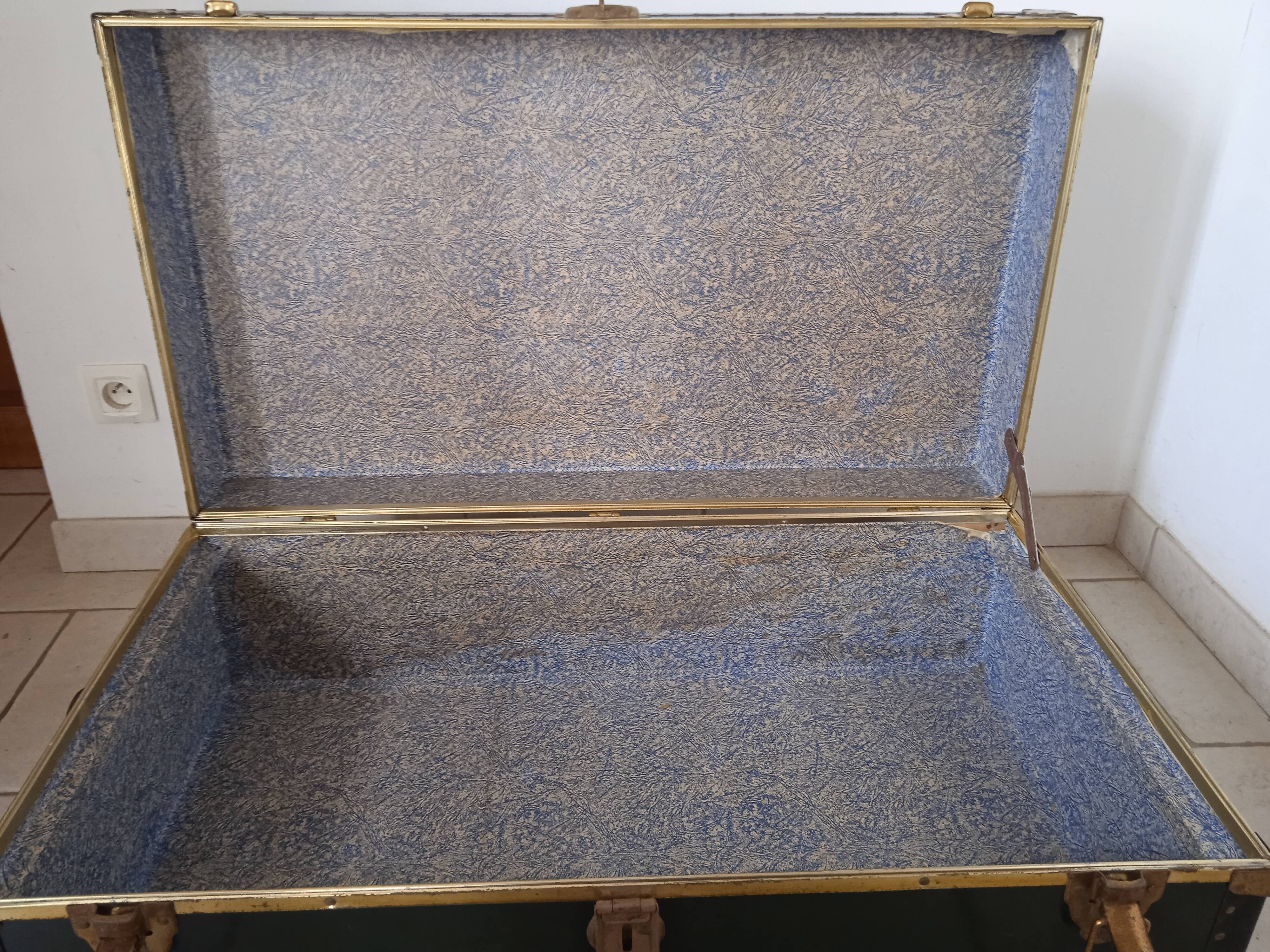 Travel trunk original lacquered wood and metal