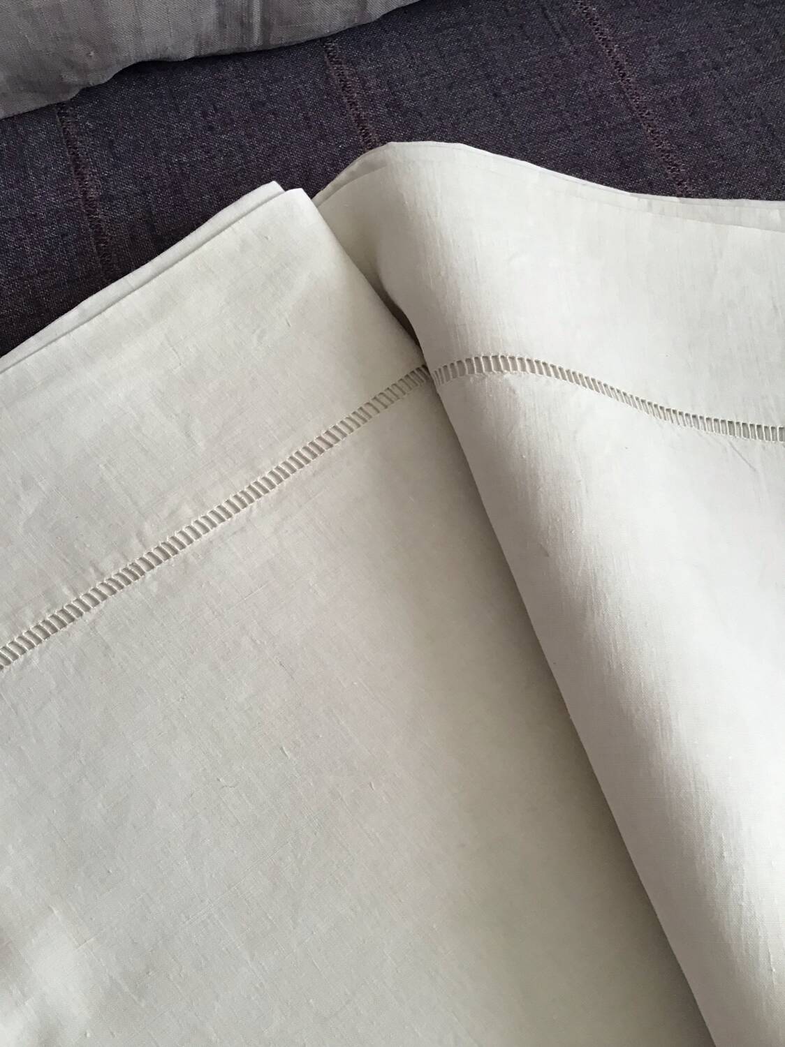 2 off-white linen sheets 230cmx330cm
