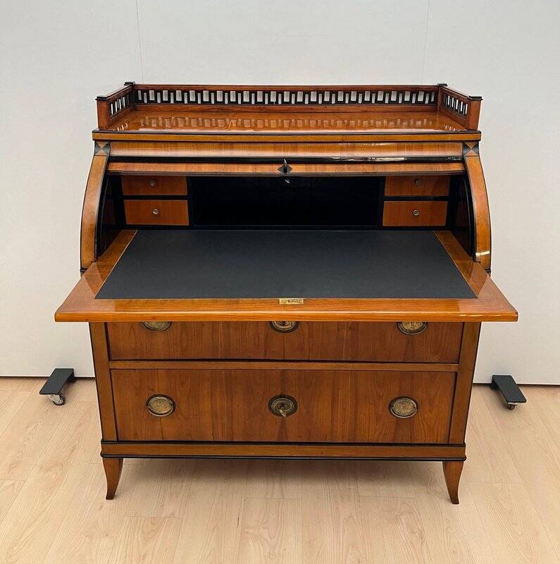Biedermeier Roll-Top Desk in Cherry Veneer and Brass, 1820