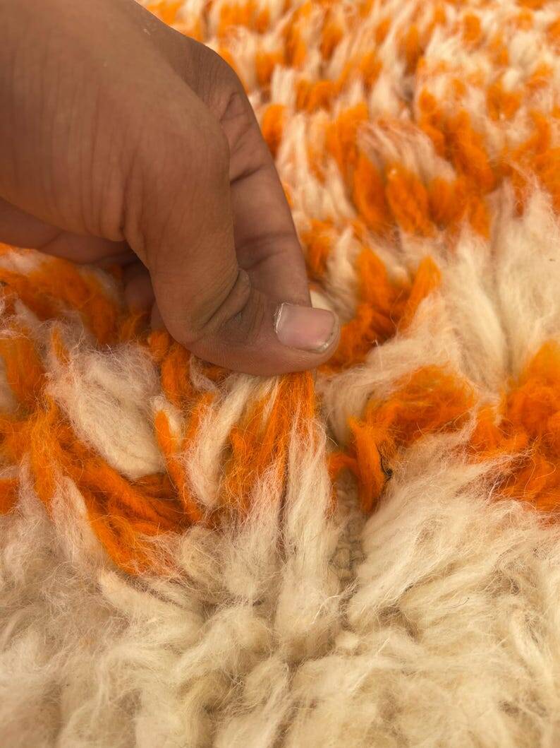 Traditional handwoven Berber rug, size 150 x 250 cm