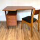 Bureau et chaise en bois
