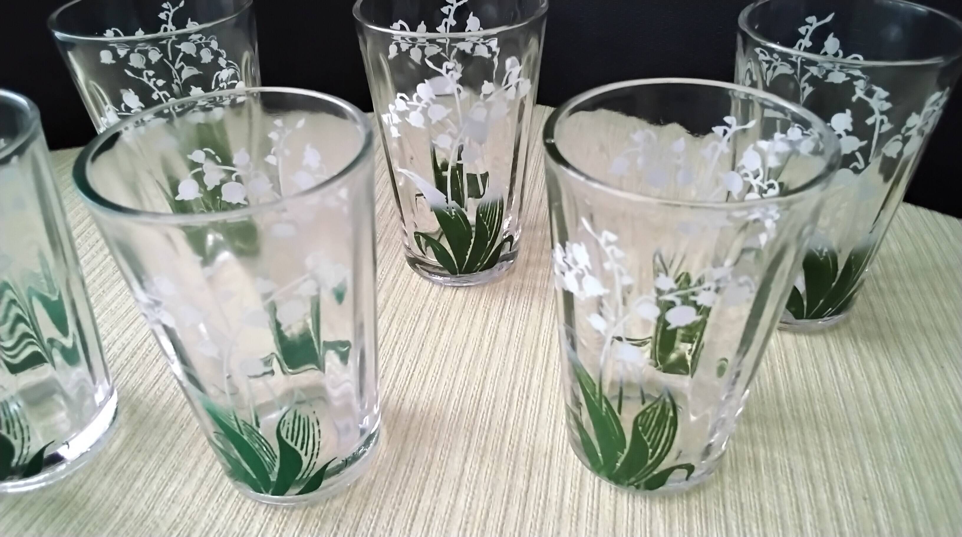 6 Verres gobelets anciens Décor de muguet sérigraphié