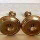 Paire de petits bougeoirs en laiton