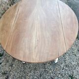 Oval table in solid wood