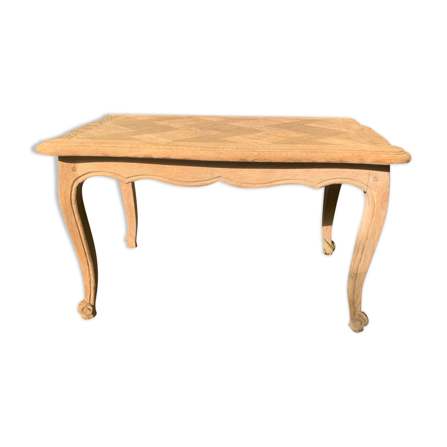 Table basse style Louis XV bois brut
