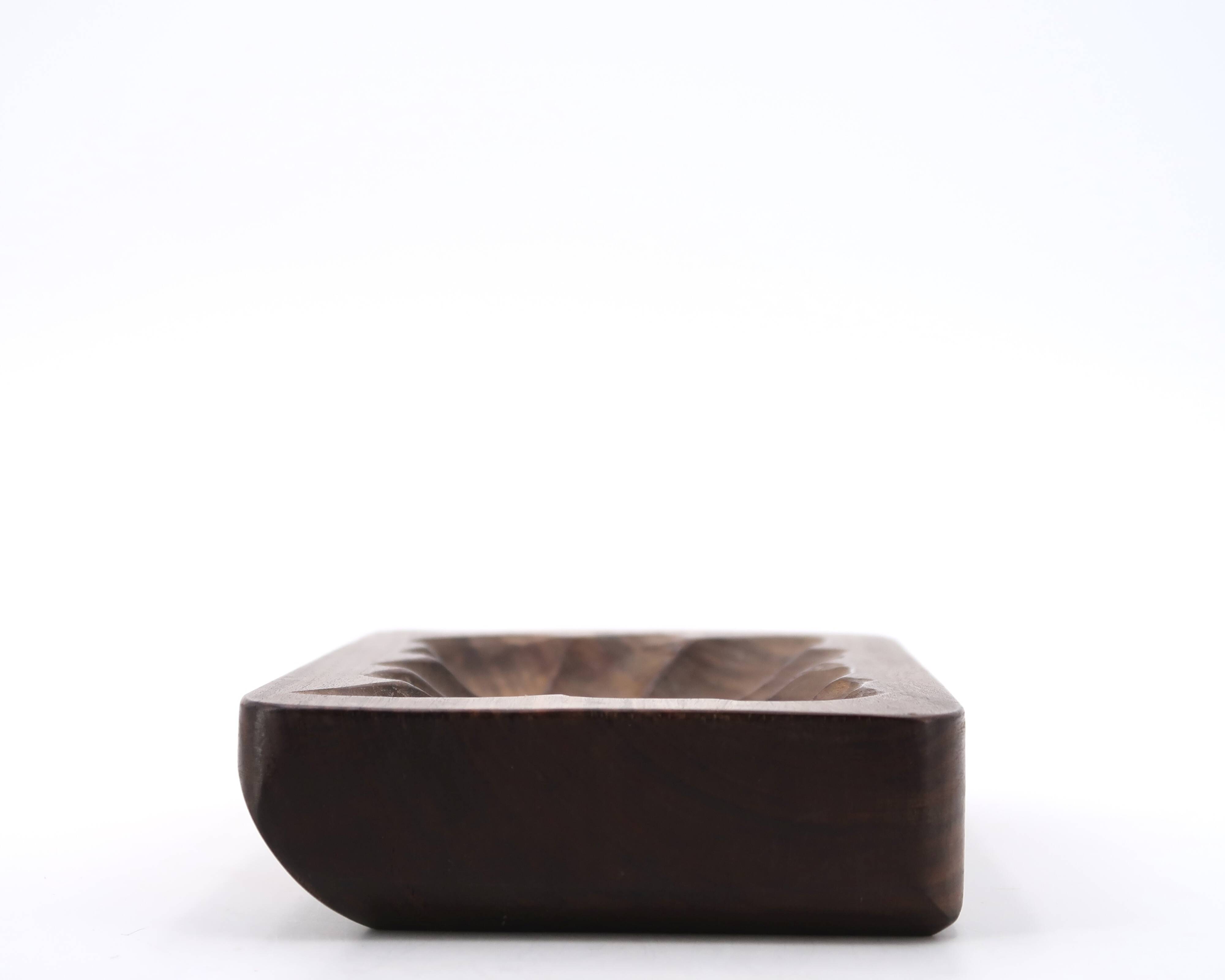 Signed wooden pocket emptier carved with a gouge, 1970s