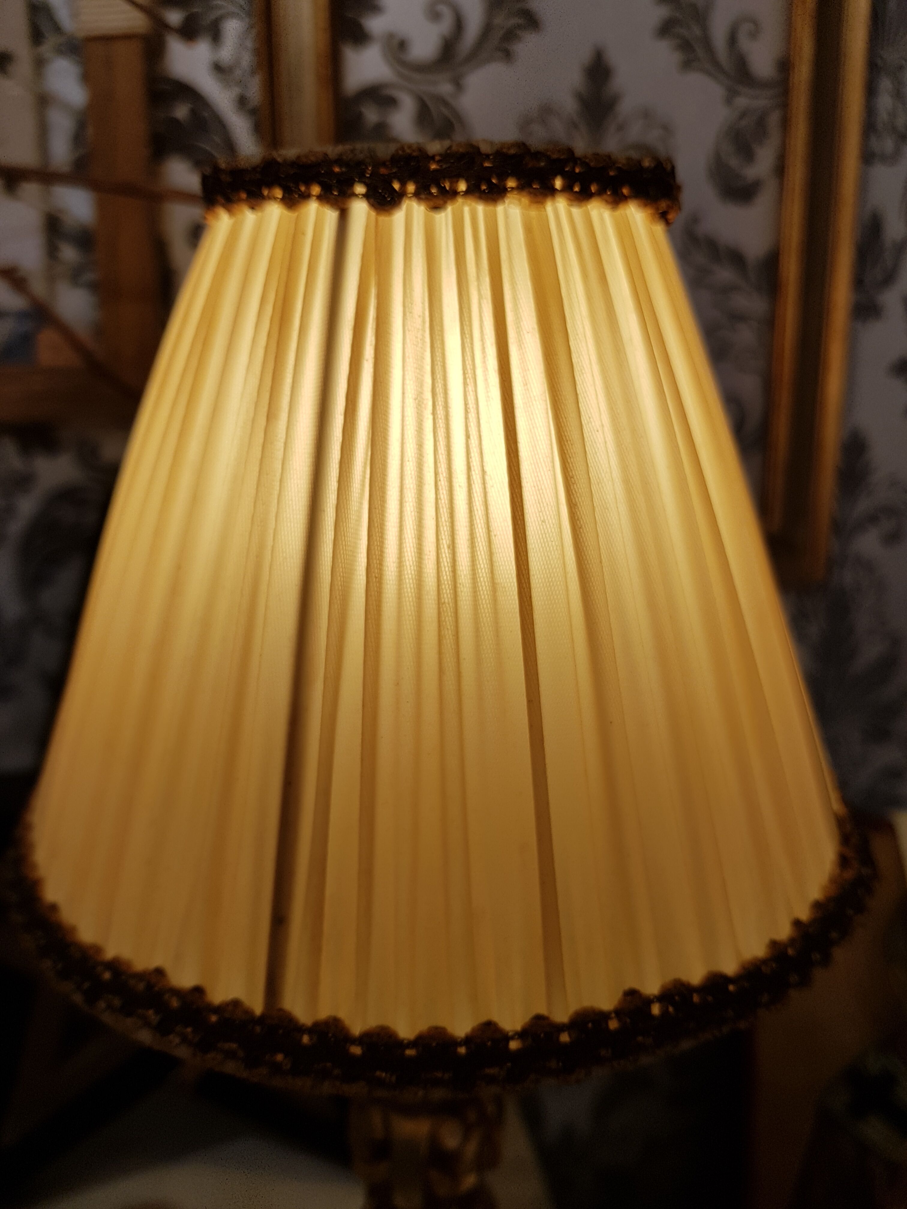 Authentic golden iron lamp pleated blinds