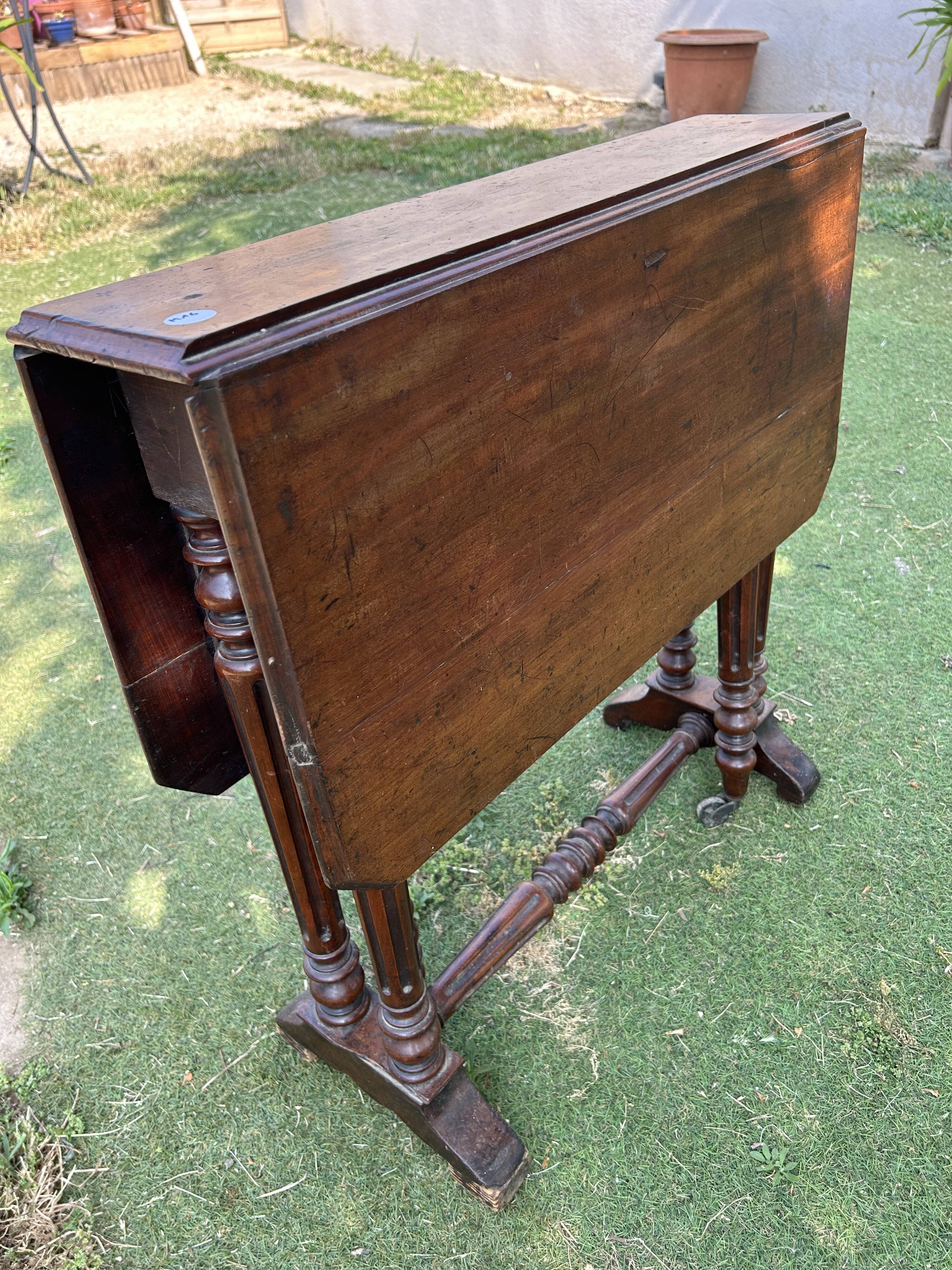 Folding side table on wheels