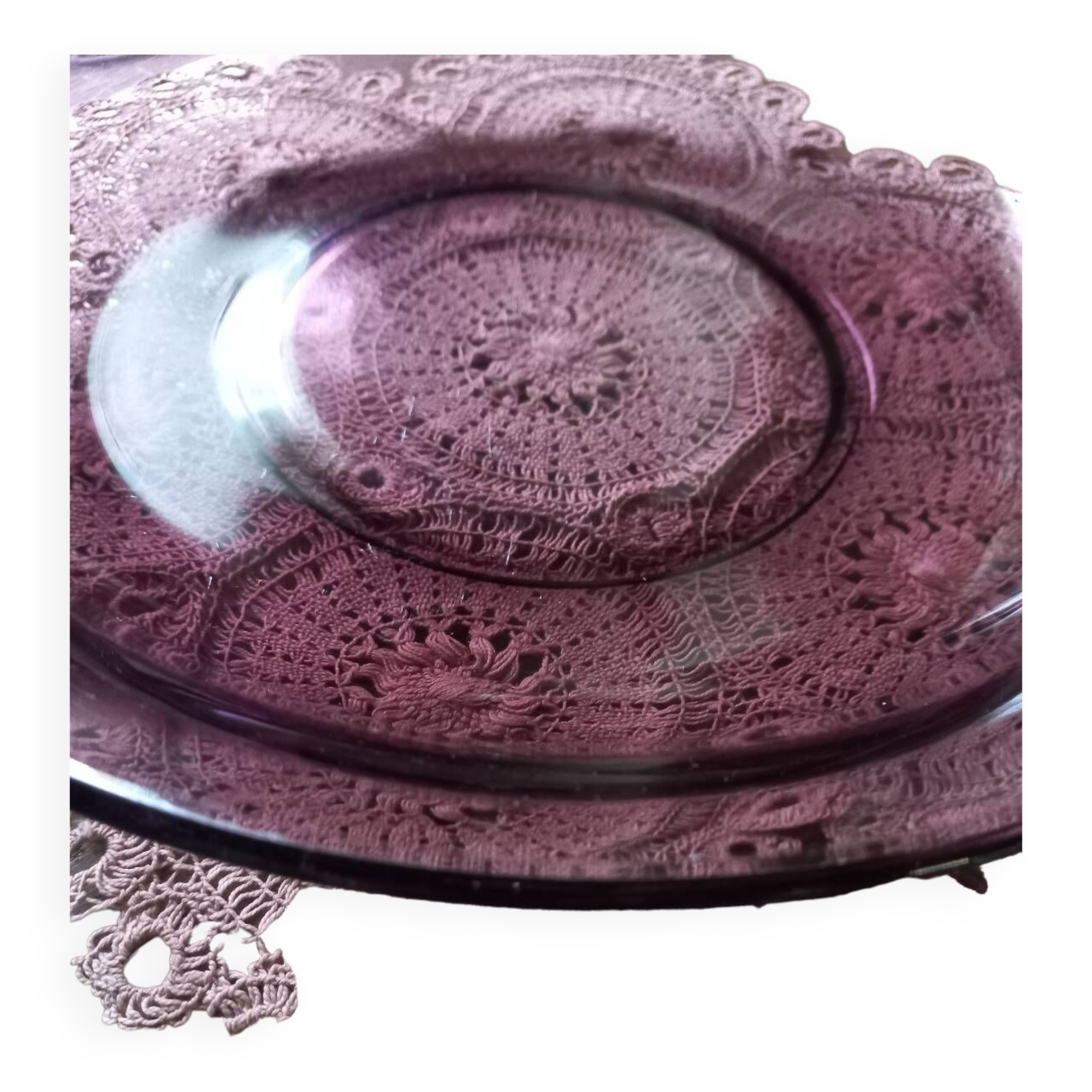 Round dish in Véréco amethyst glass