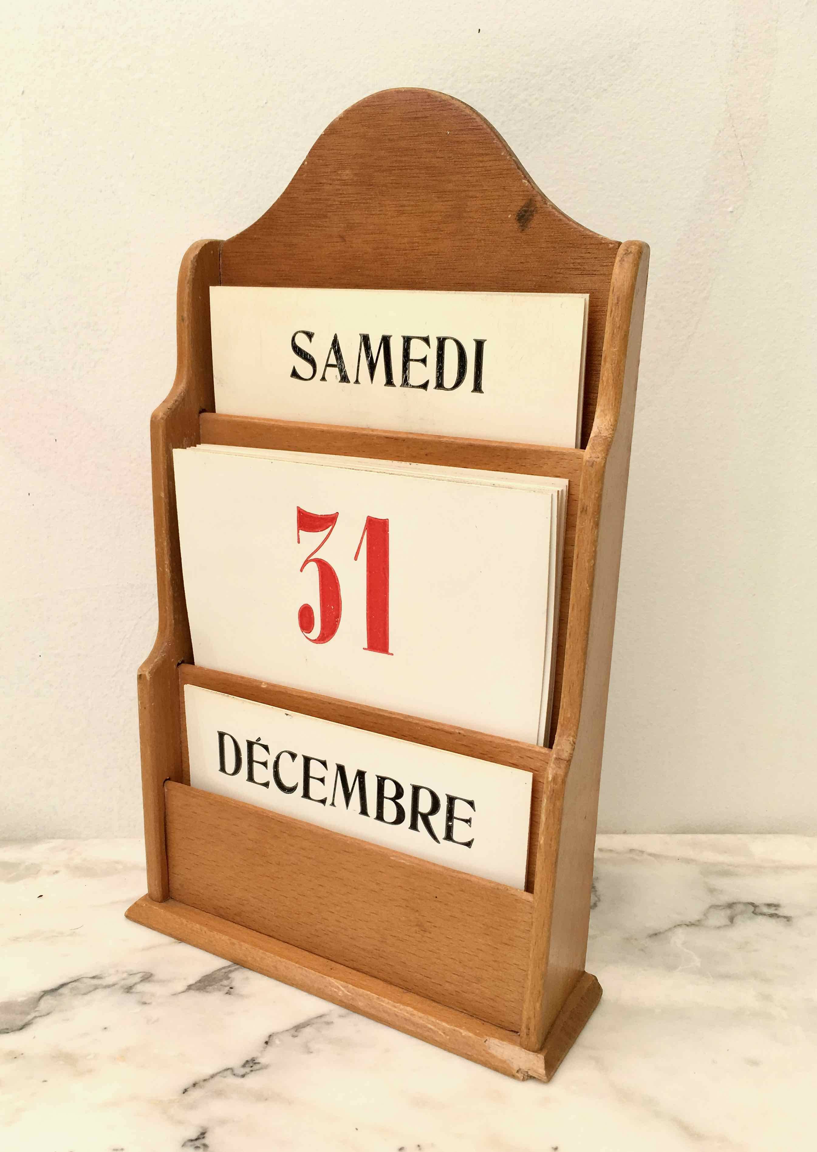 Perpetual calendar 1940s