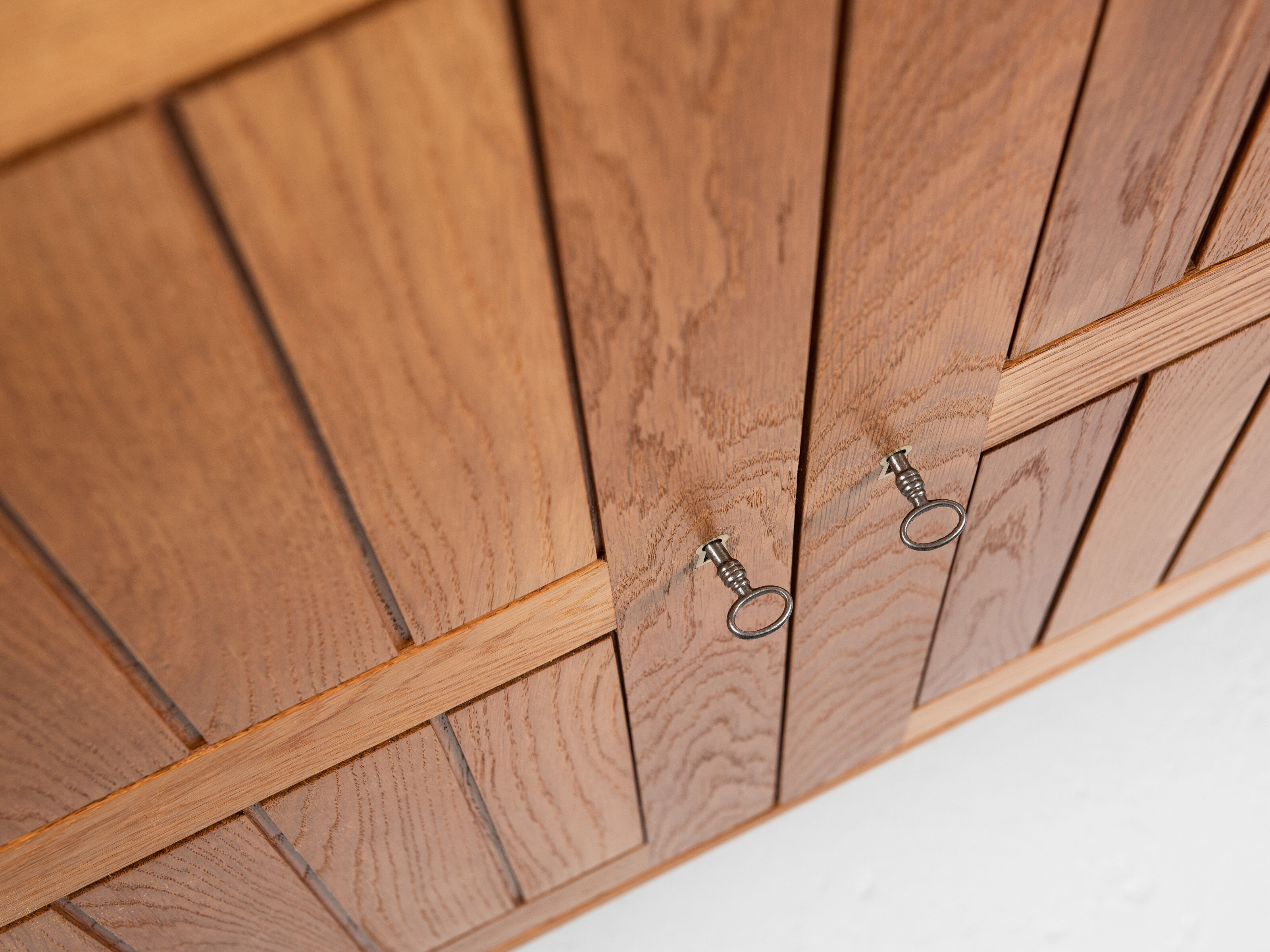 Midcentury Danish cabinet in oak by Kurt Østervig for Vamo 1960s