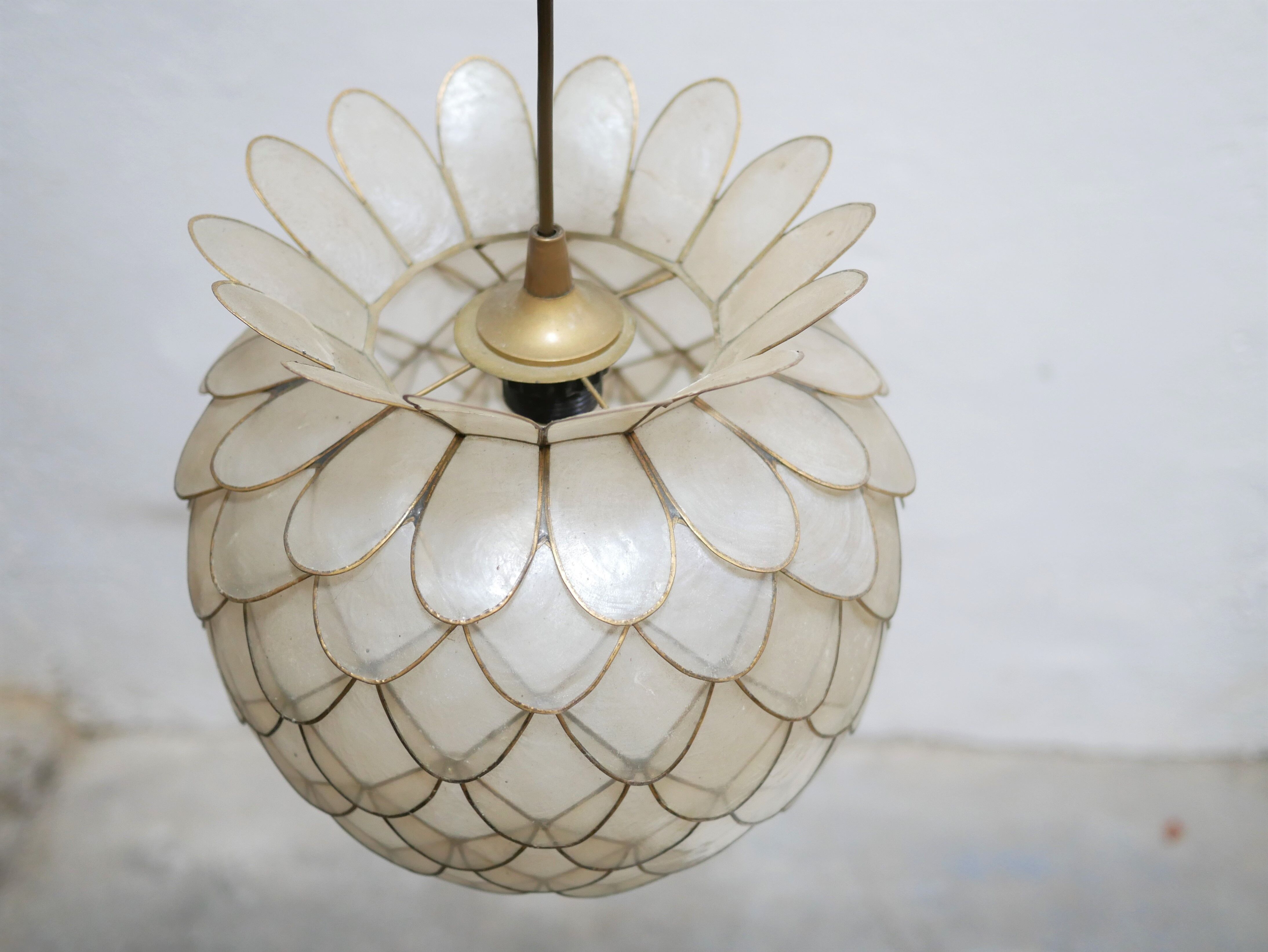Suspension fleur vintage en nacre
