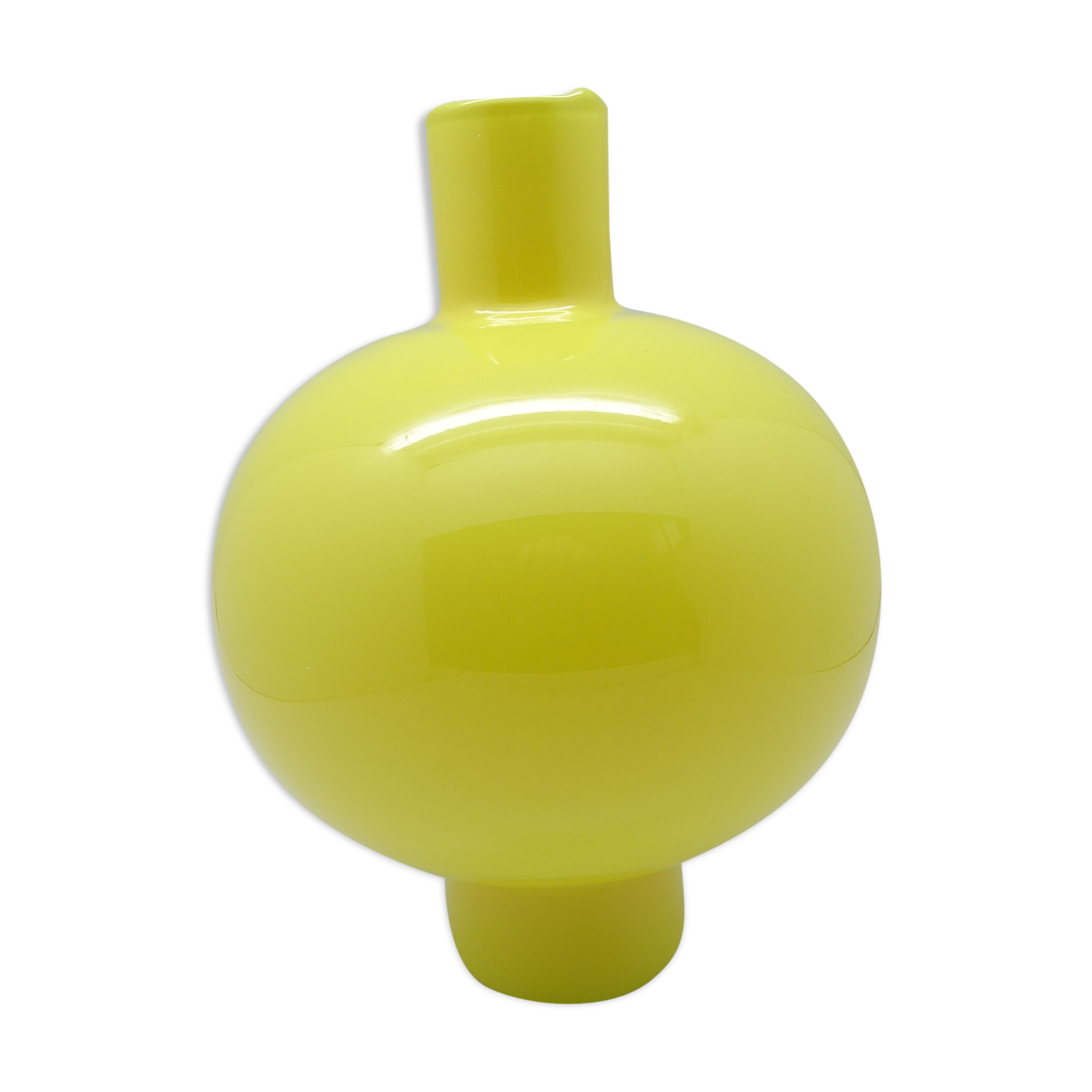 Decorative vase in yellow opaline