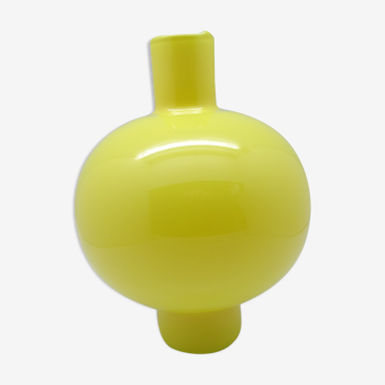 Decorative vase in yellow opaline