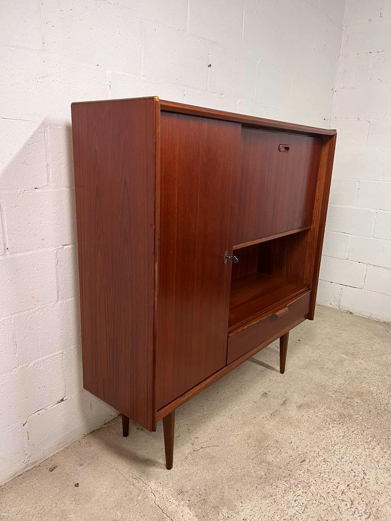 Vintage teaken cabinet / bar cabinet / wall unit