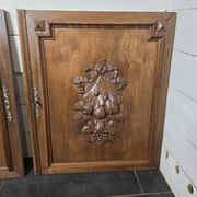 Paire de portes en bois sculpté en noyer