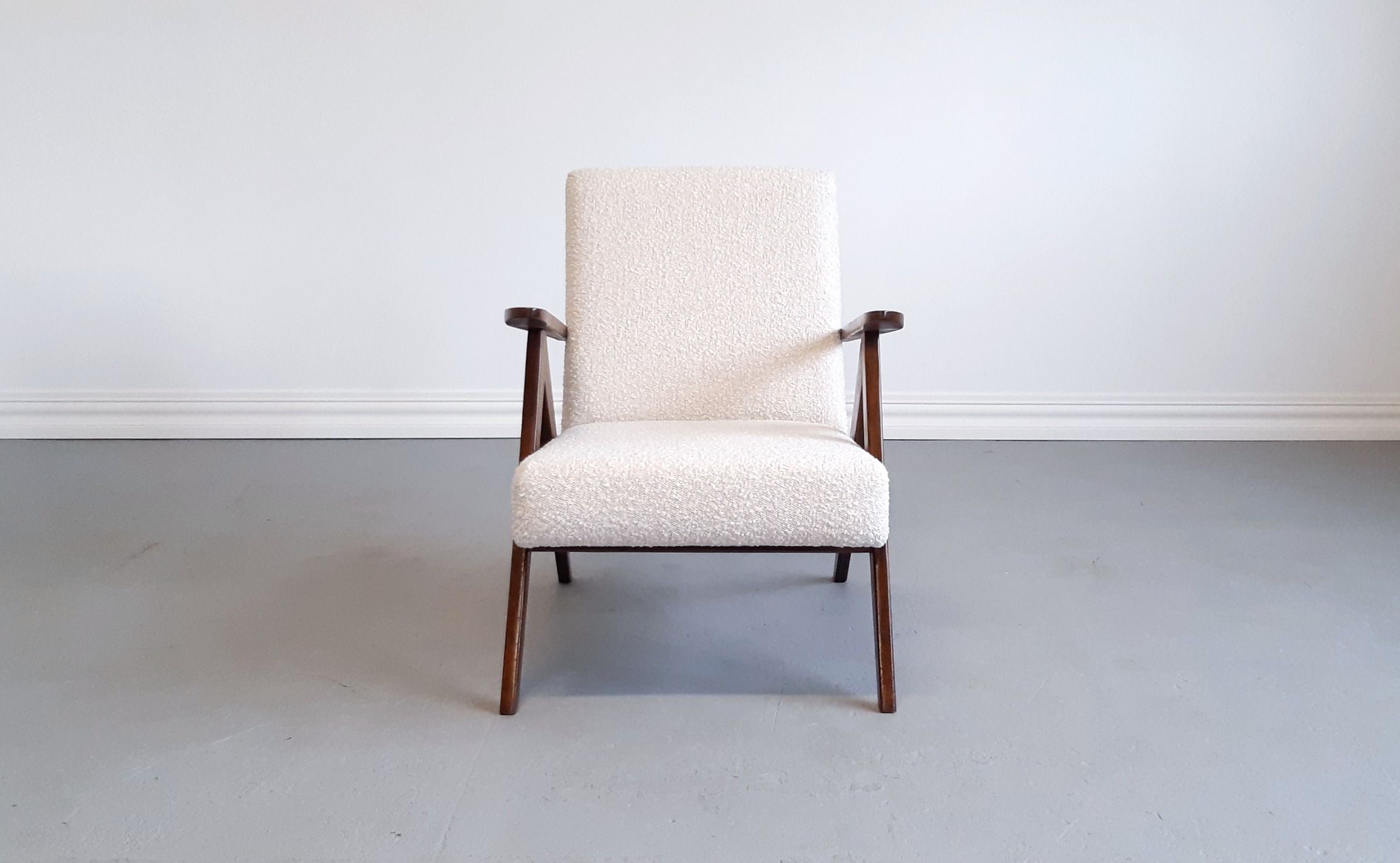 1960 model b 310 var mid century chair in ivory boucle