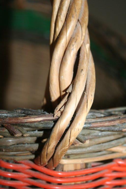 Basket wicker and scoubidou