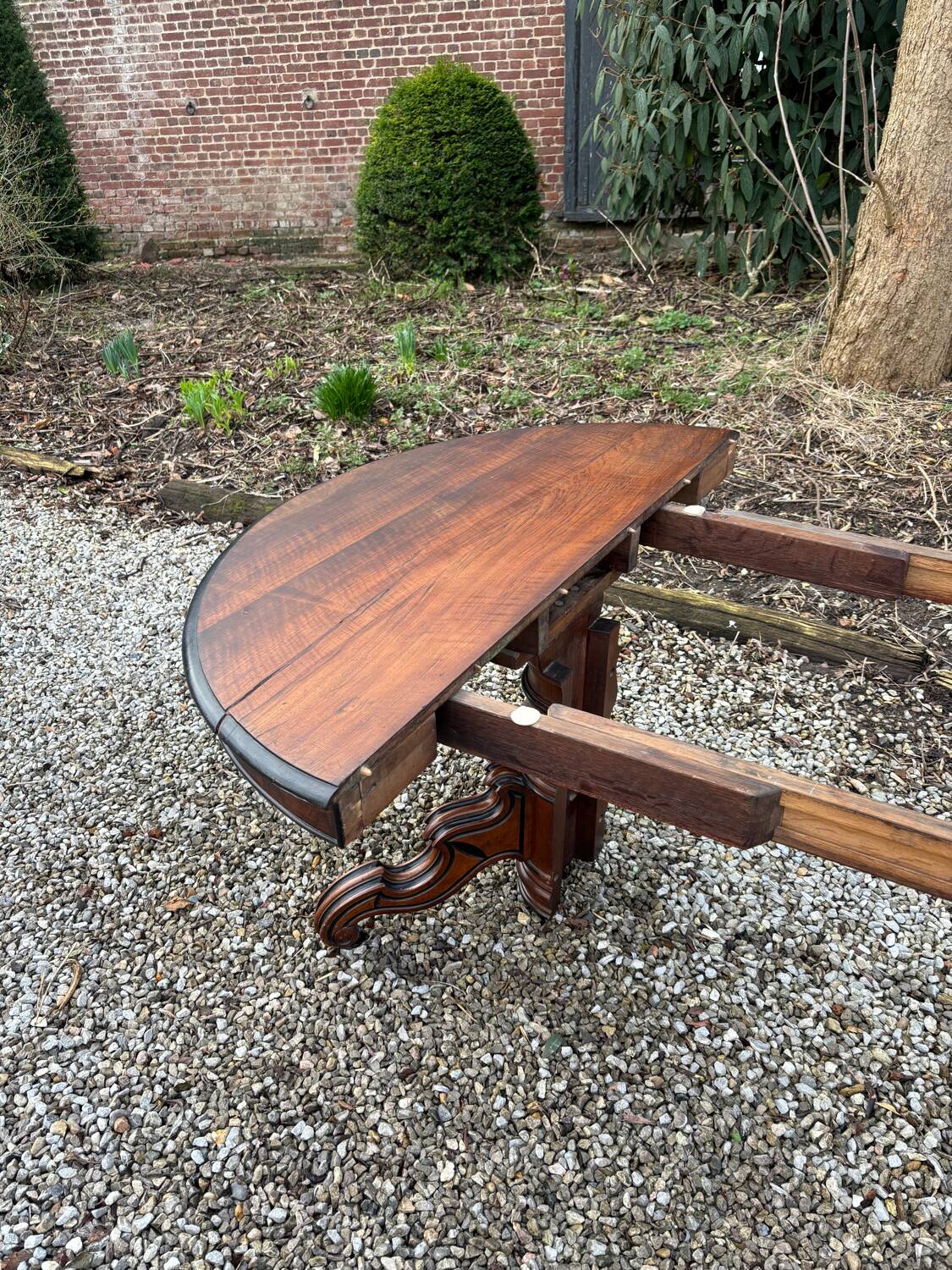 Large oval mahogany dining table from the 19th century Restoration period