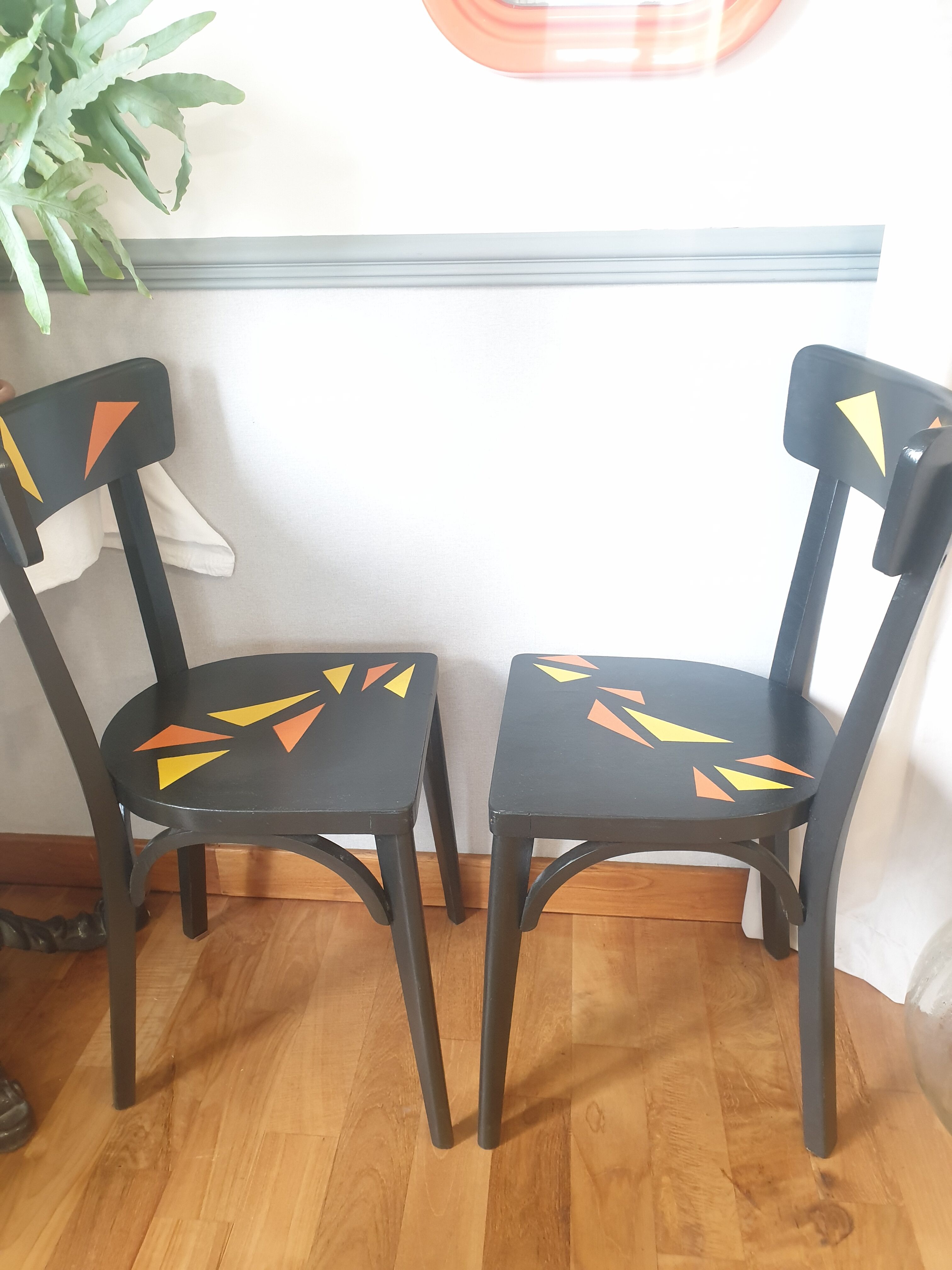 2 bistro chairs Pop