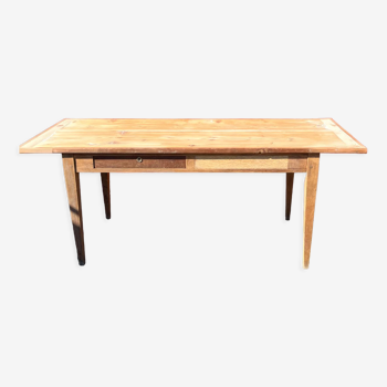 Spindle leg farm table